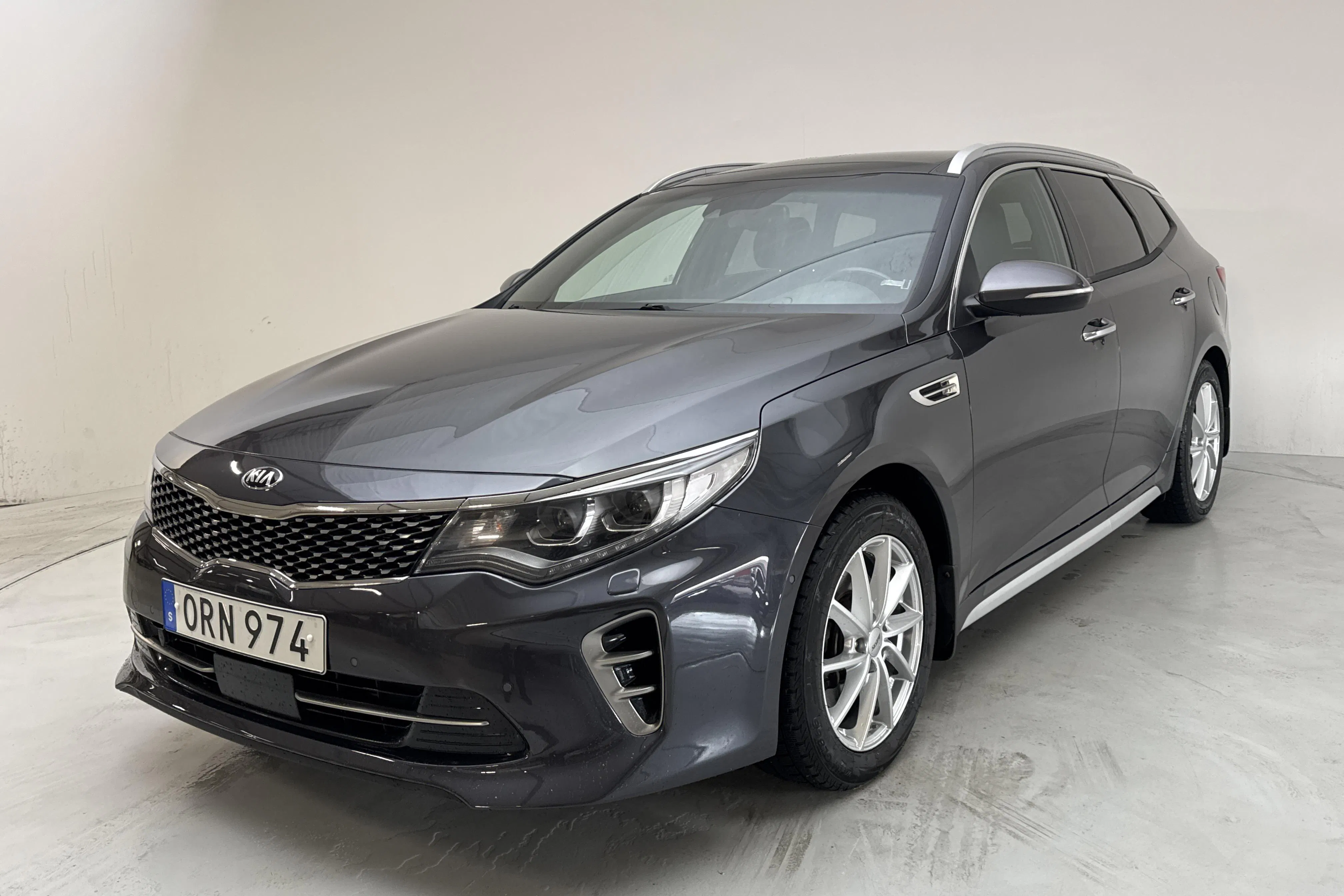Presentationsfoto 1 av 14: KIA Optima 1.7 CRDi SW (141hk) - 16 454 mil - Automat - grå - 2017