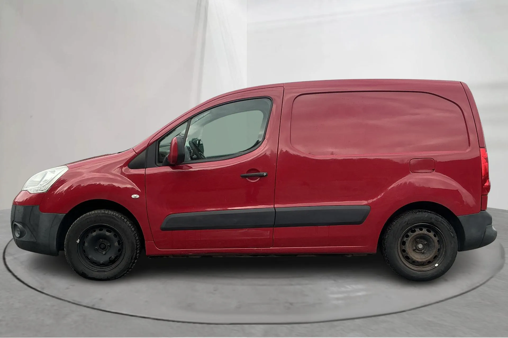 Presentation photo 2 of 14: Citroën Berlingo III 1.6 HDi Skåp (90hk) - 145 280 km - Automatic - red - 2012