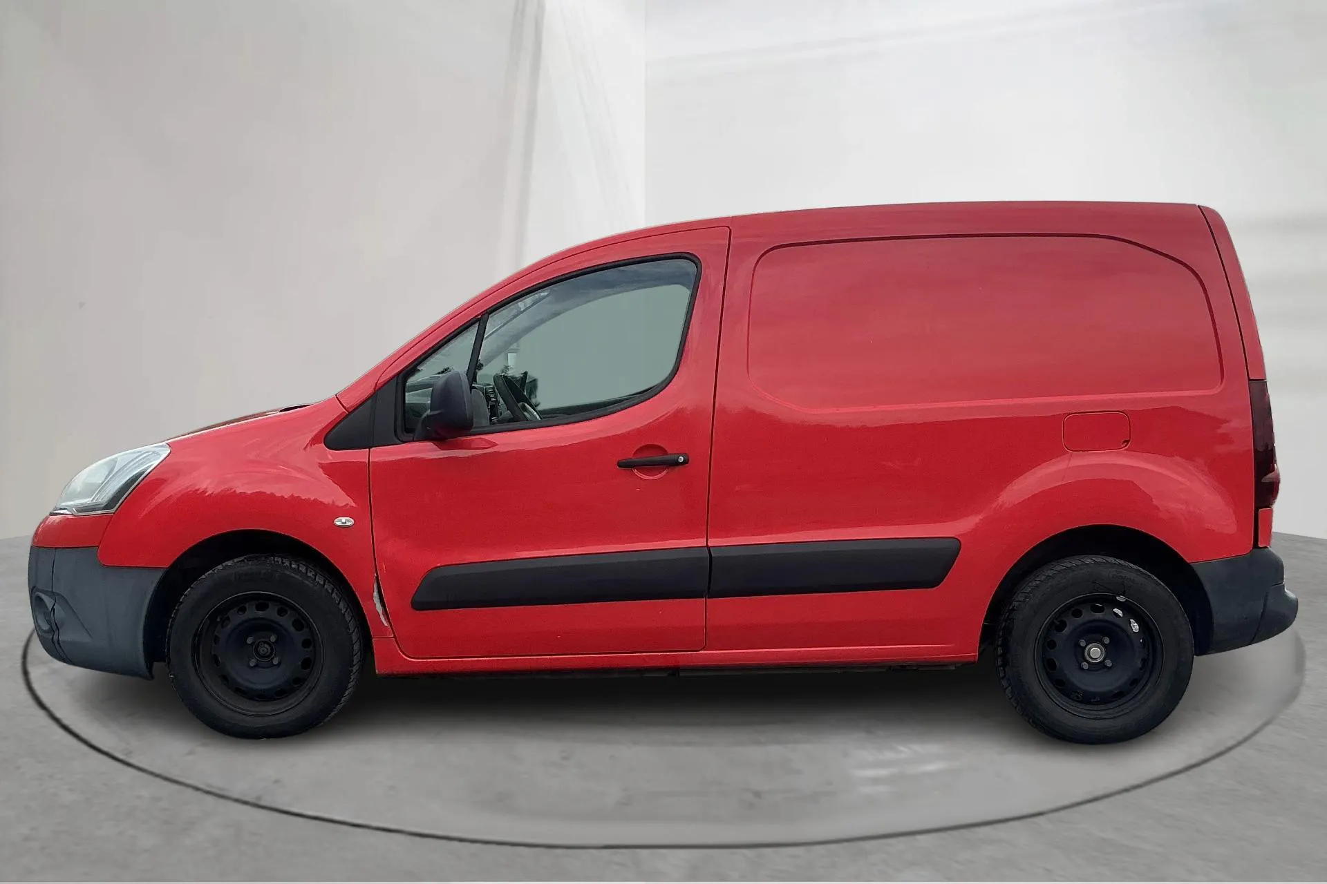 Presentationsfoto 2 av 15: Citroën Berlingo III 1.6 HDi Skåp (75hk) - 13 445 mil - Manuell - röd - 2012