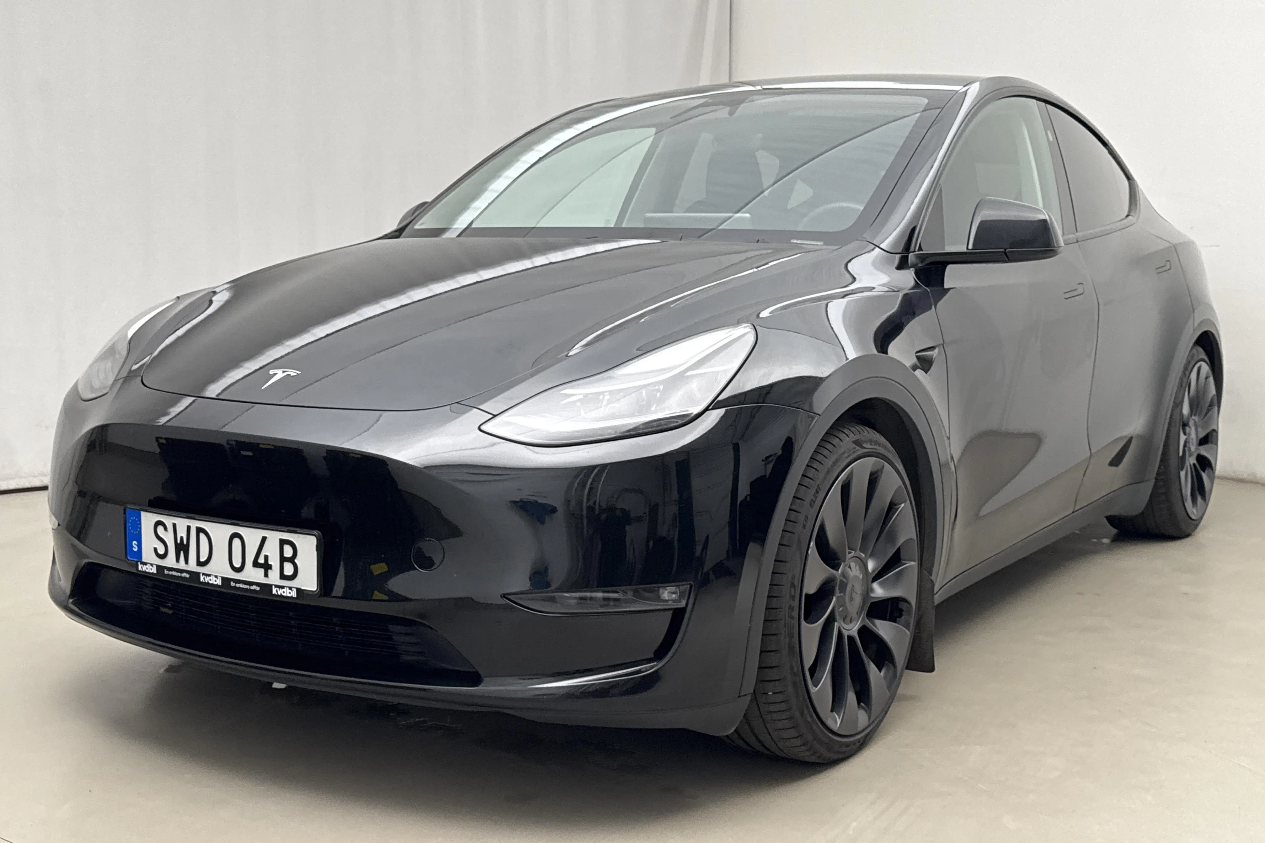 Presentationsfoto 1 av 27: Tesla Model Y Performance Dual Motor AWD - 4 640 mil - Automat - svart - 2025