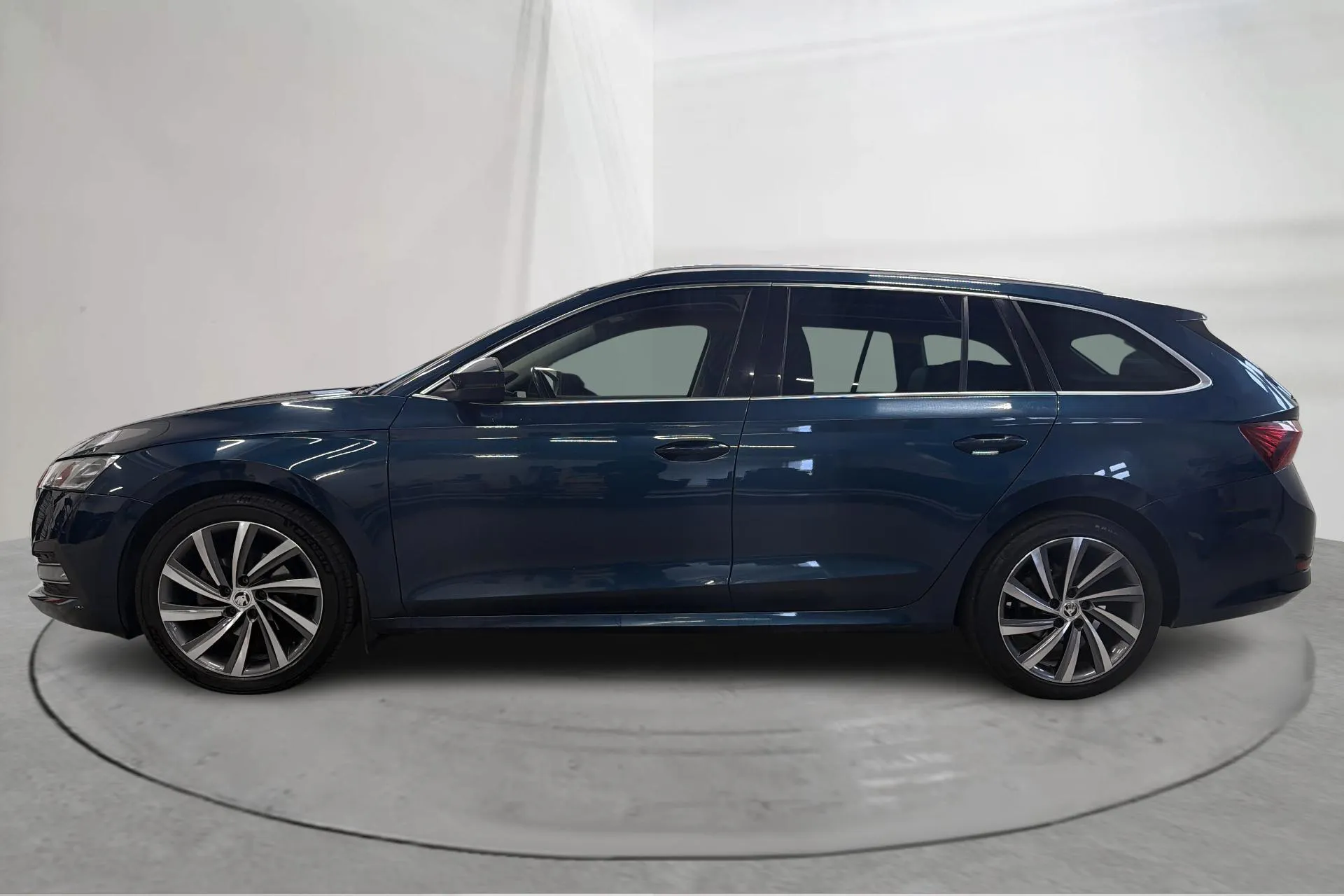 Presentationsfoto 2 av 15: Skoda Octavia G-TEC 1.5 TSI Combi (130hk) - 15 958 mil - Automat - blå - 2022