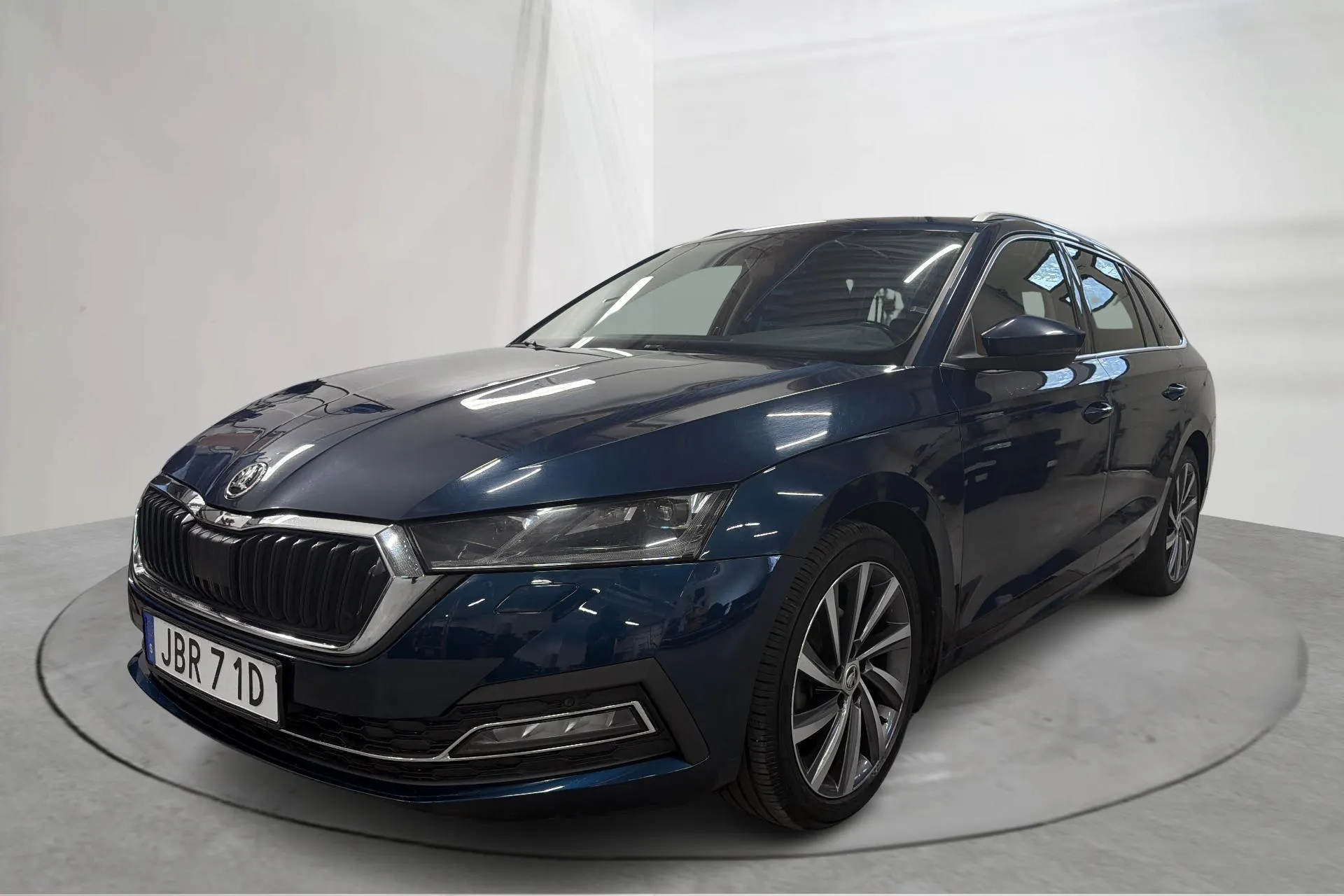 Presentationsfoto 1 av 15: Skoda Octavia G-TEC 1.5 TSI Combi (130hk) - 15 958 mil - Automat - blå - 2022