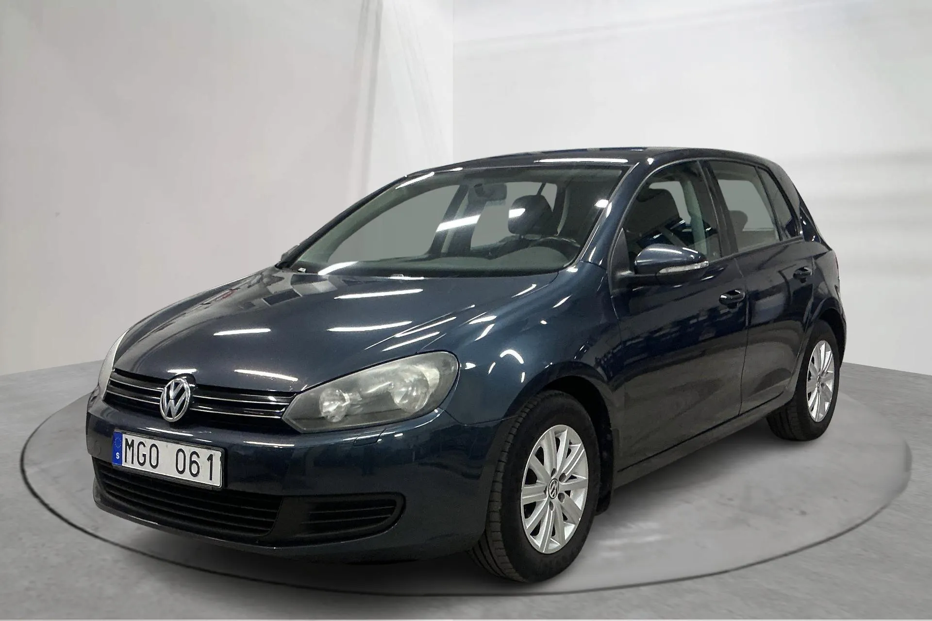 Presentation photo 1 of 12: VW Golf VI 1.6 TDI BlueMotion Technology 5dr (105hk) - 213 610 km - Manual - dark blue - 2012