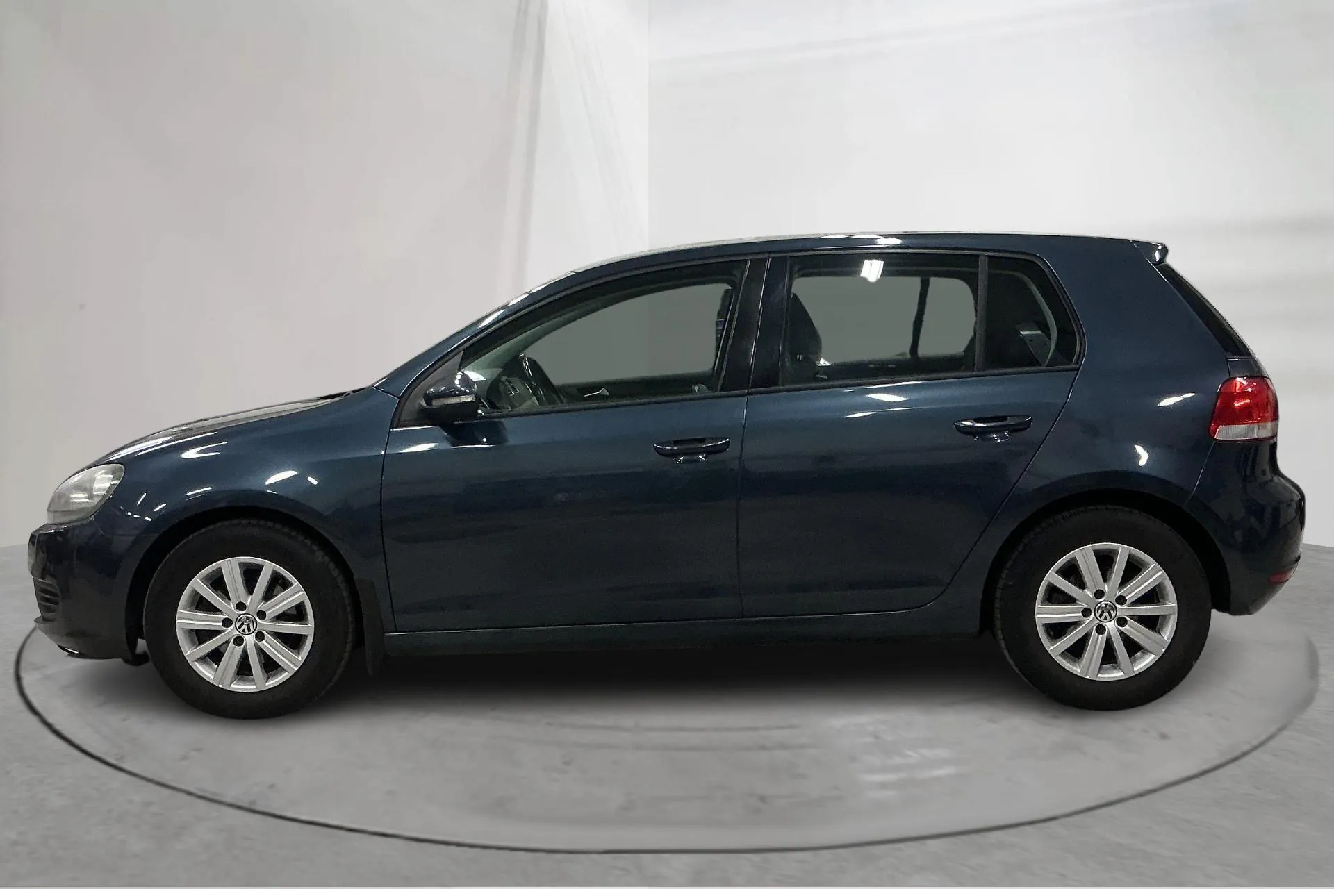 Presentation photo 2 of 12: VW Golf VI 1.6 TDI BlueMotion Technology 5dr (105hk) - 213 610 km - Manual - dark blue - 2012