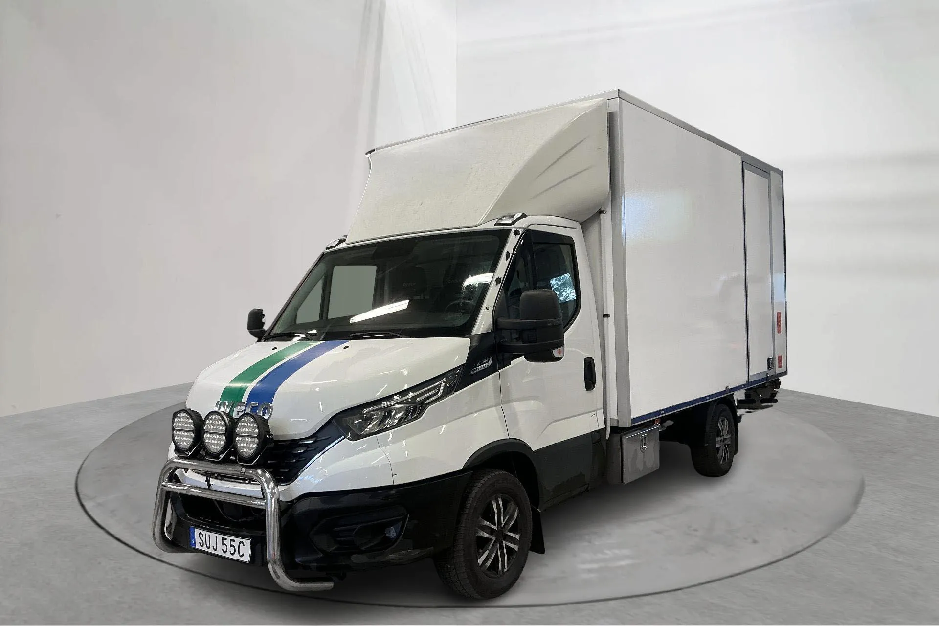 Presentation photo 1 of 16: Iveco Daily 35 Volymskåp 2.3 (156hk) - 191 850 km - Automatic - white - 2021
