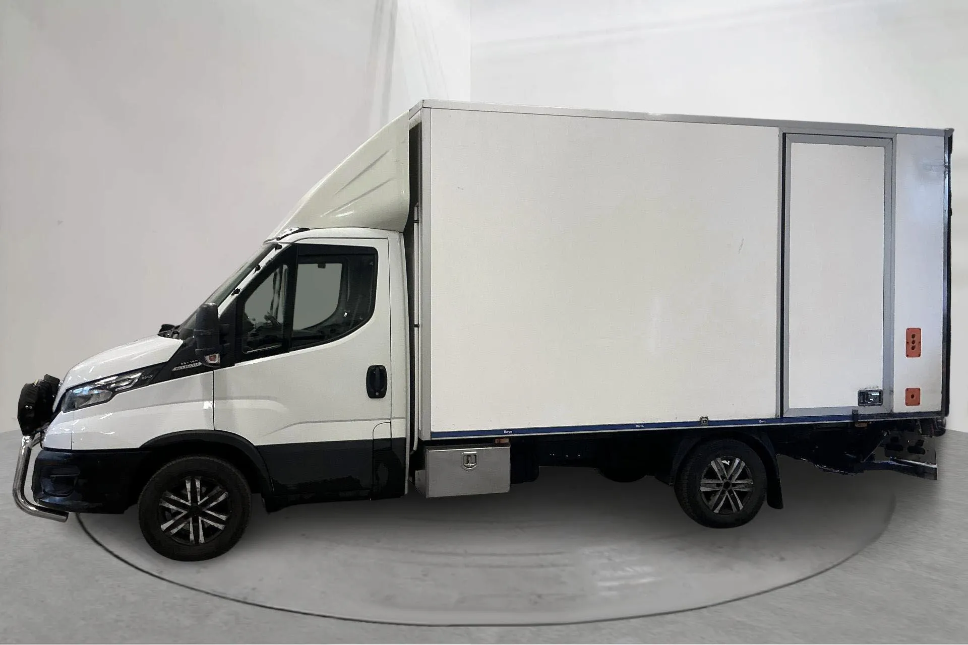 Presentation photo 2 of 16: Iveco Daily 35 Volymskåp 2.3 (156hk) - 191 850 km - Automatic - white - 2021
