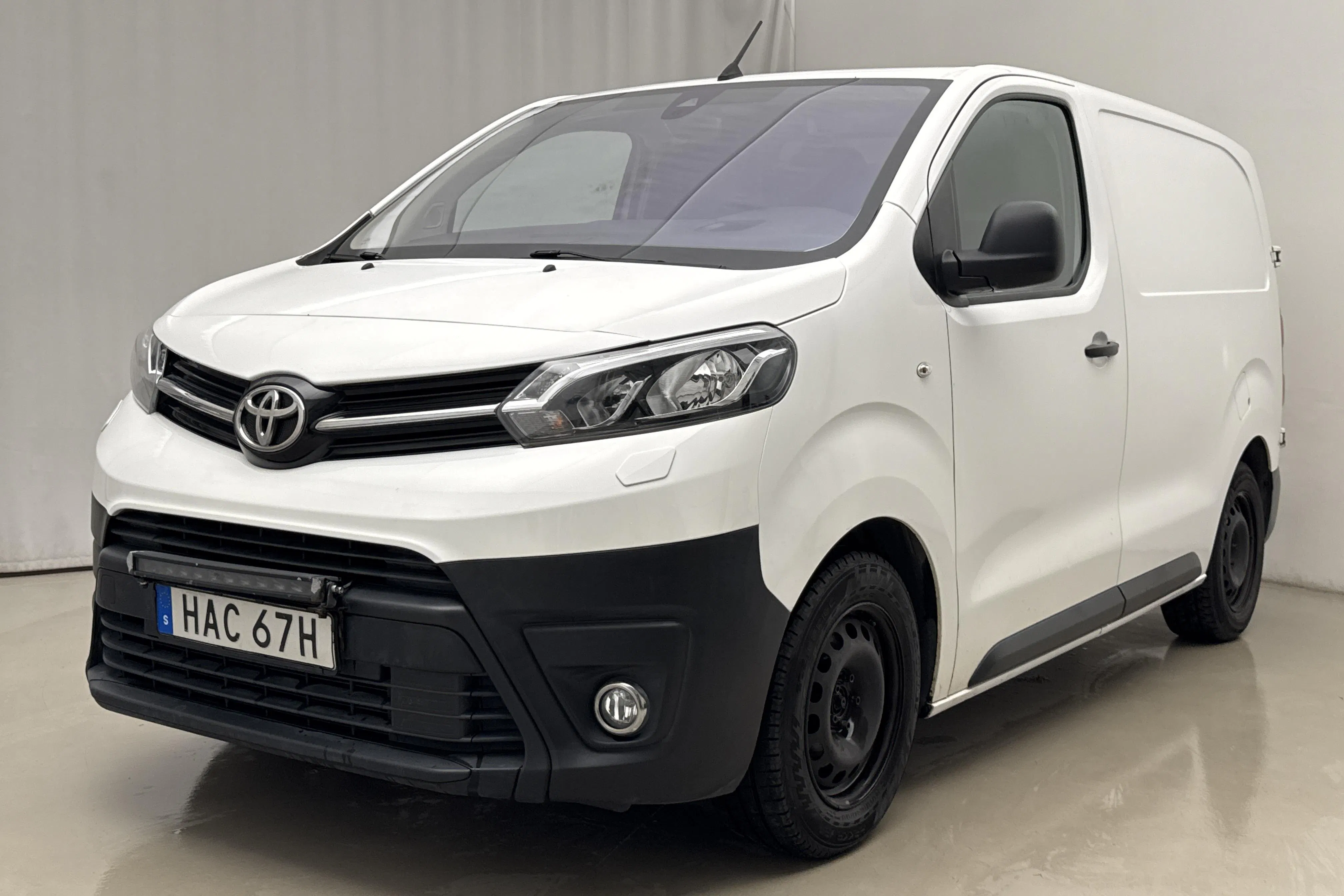 Presentation photo 1 of 16: Toyota PROACE 1.5D (120hk) - 138 390 km - Manual - white - 2020