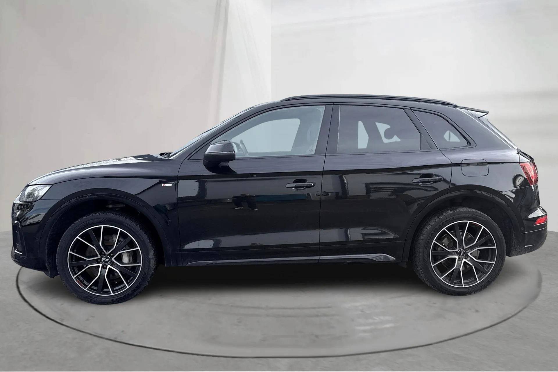 Presentationsfoto 2 av 21: Audi Q5 55 TFSI e quattro (367hk) - 17 068 mil - Automat - svart - 2021