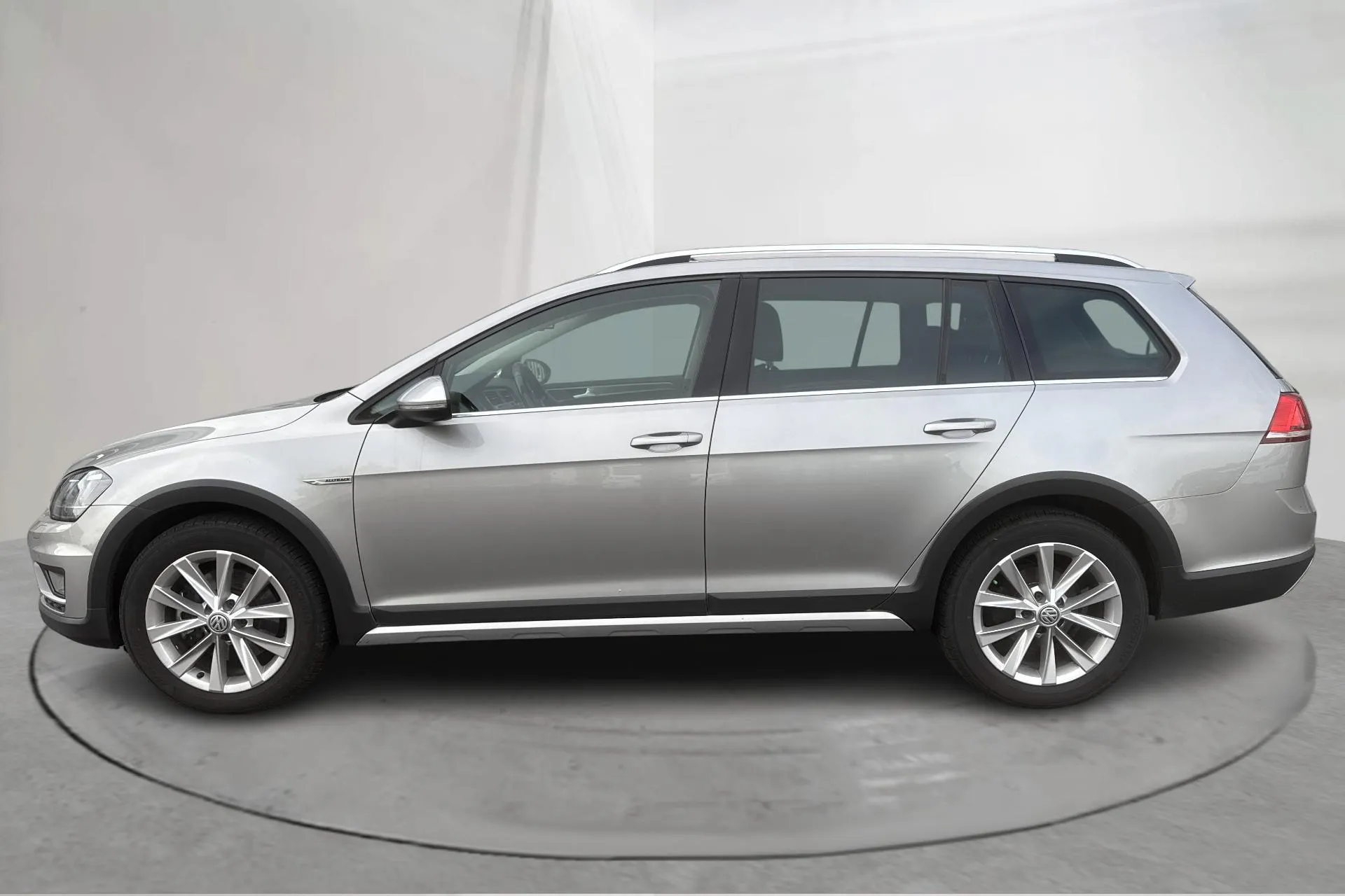 Presentation photo 2 of 15: VW Golf Alltrack 2.0 TDI 4Motion (184hk) - 252 080 km - Automatic - silver - 2015