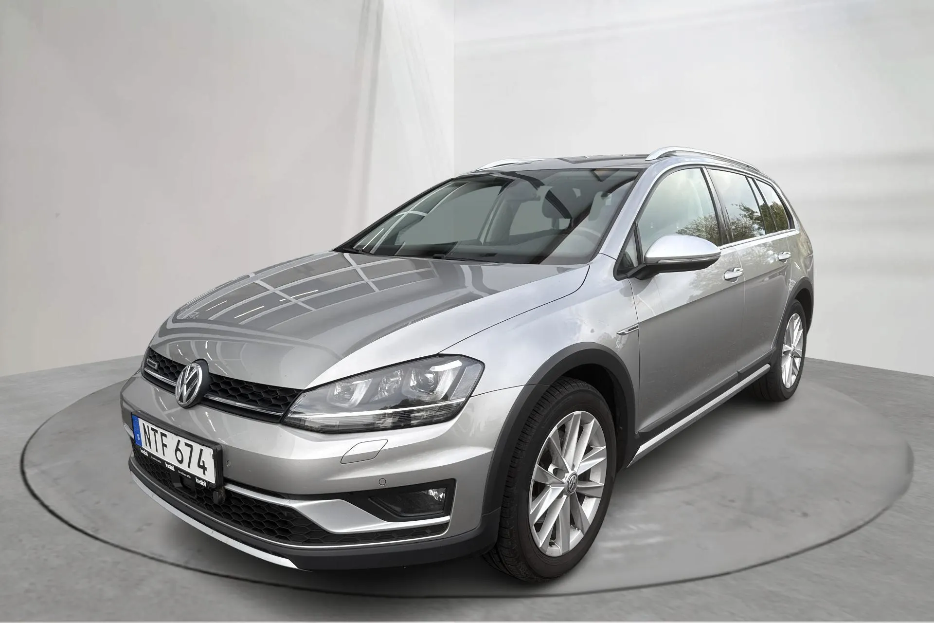 Presentation photo 1 of 15: VW Golf Alltrack 2.0 TDI 4Motion (184hk) - 252 080 km - Automatic - silver - 2015