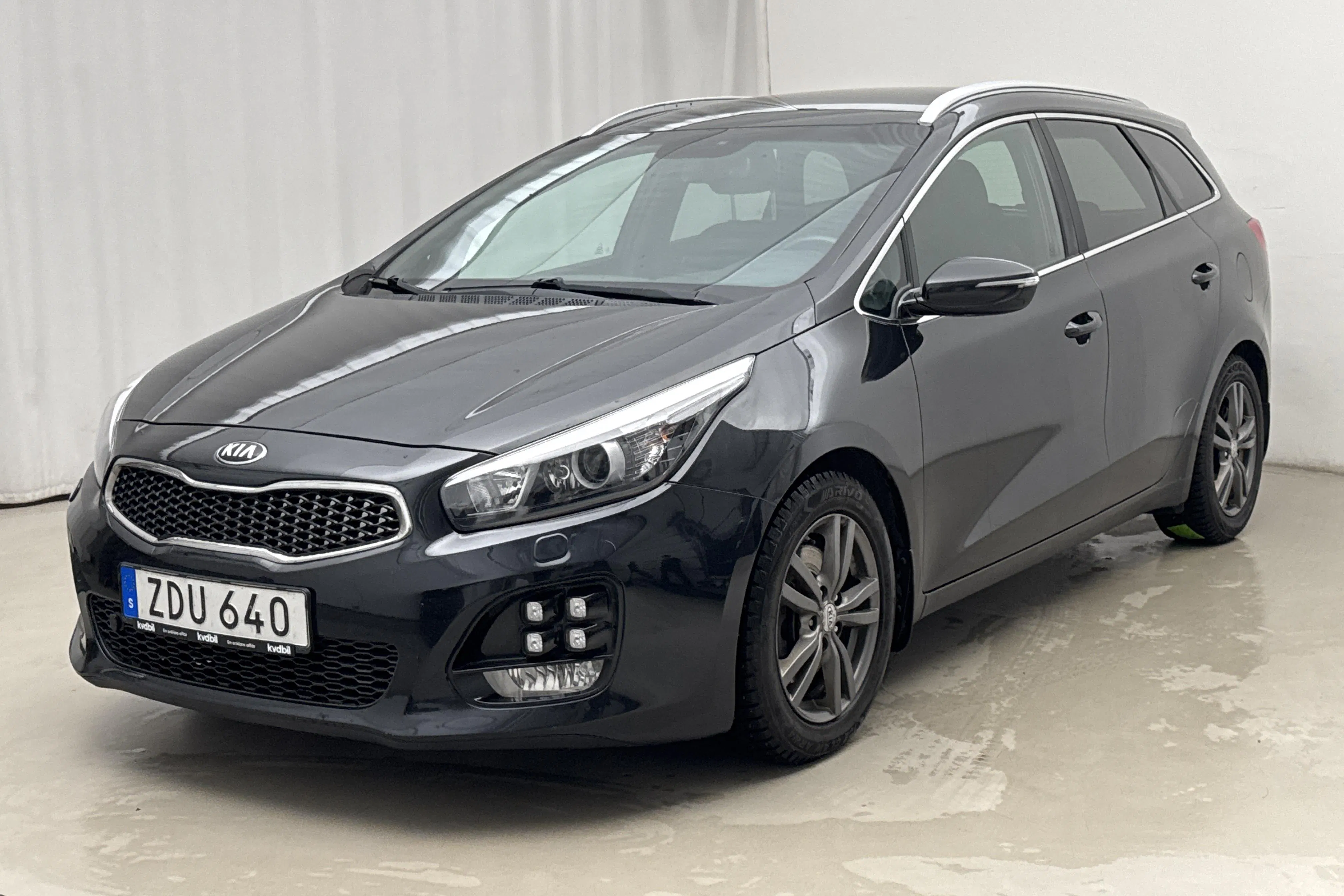 Presentationsfoto 1 av 18: KIA Cee'd 1.6 SW (135hk) - 14 773 mil - Automat - svart - 2018