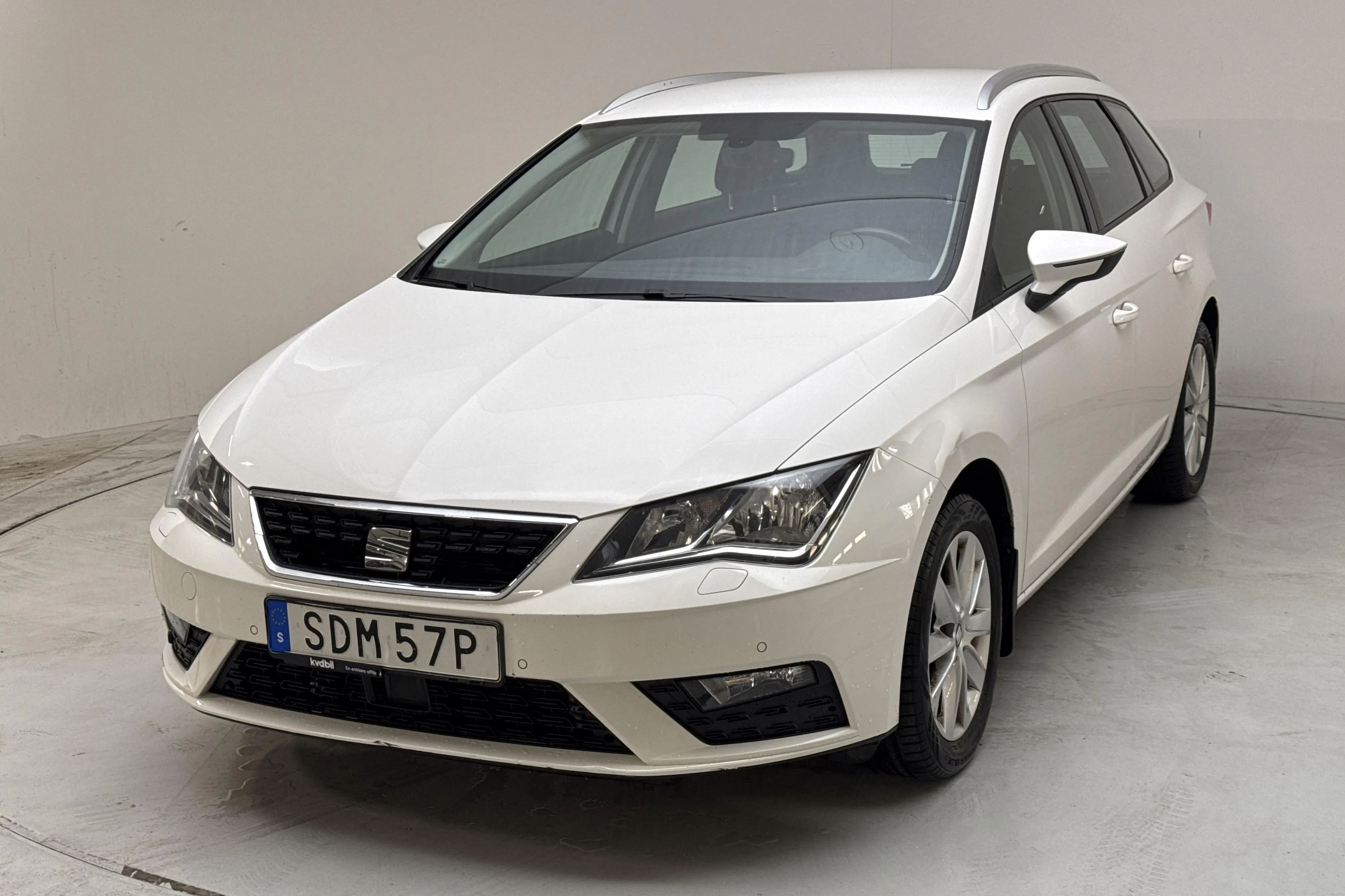 Presentationsfoto 1 av 12: Seat Leon 1.5 TGI ST (130hk) - 8 144 mil - Manuell - vit - 2019