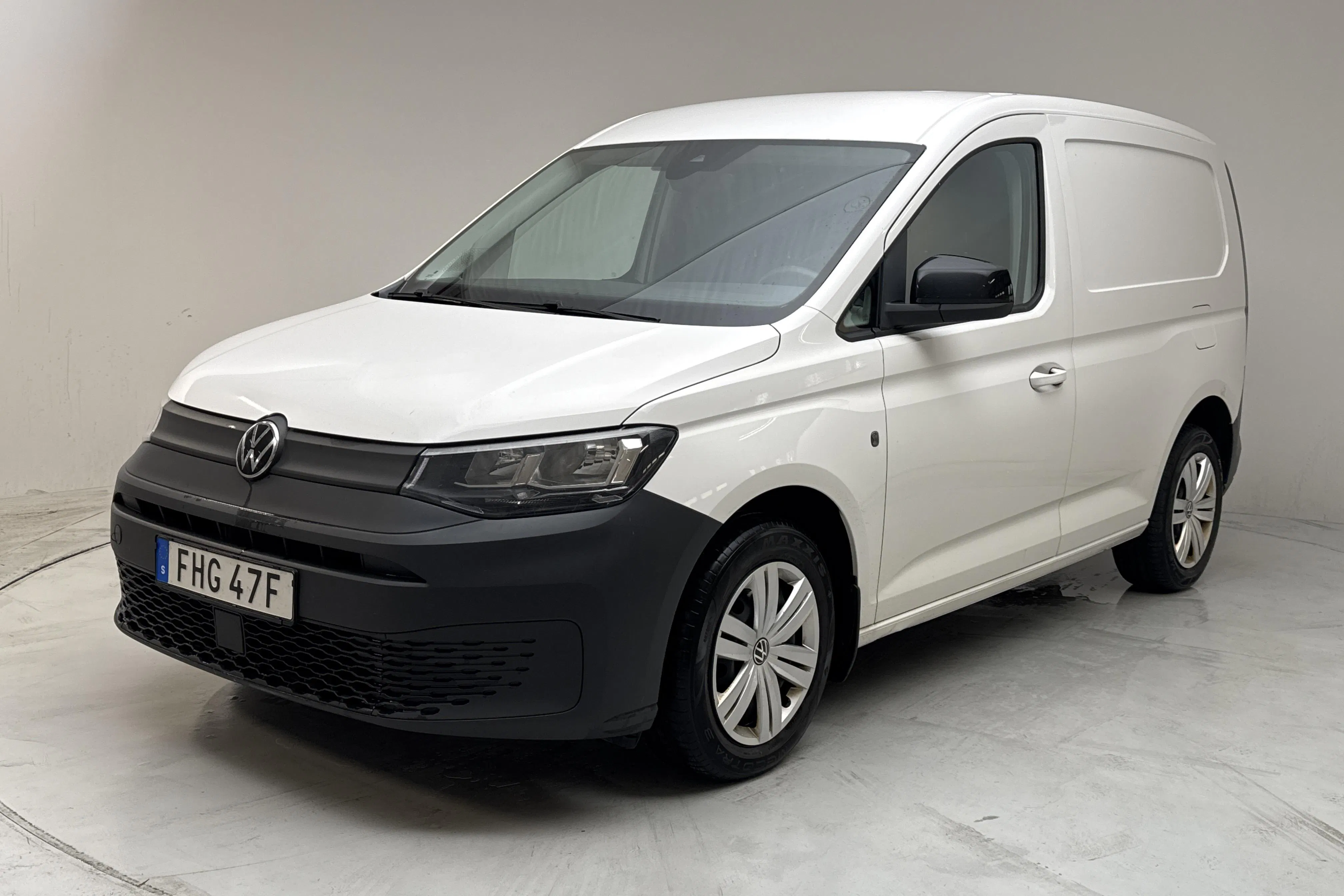 Presentationsfoto 1 av 12: VW Caddy Cargo 2.0 TDI Skåp (75hk) - 12 400 mil - Manuell - vit - 2022