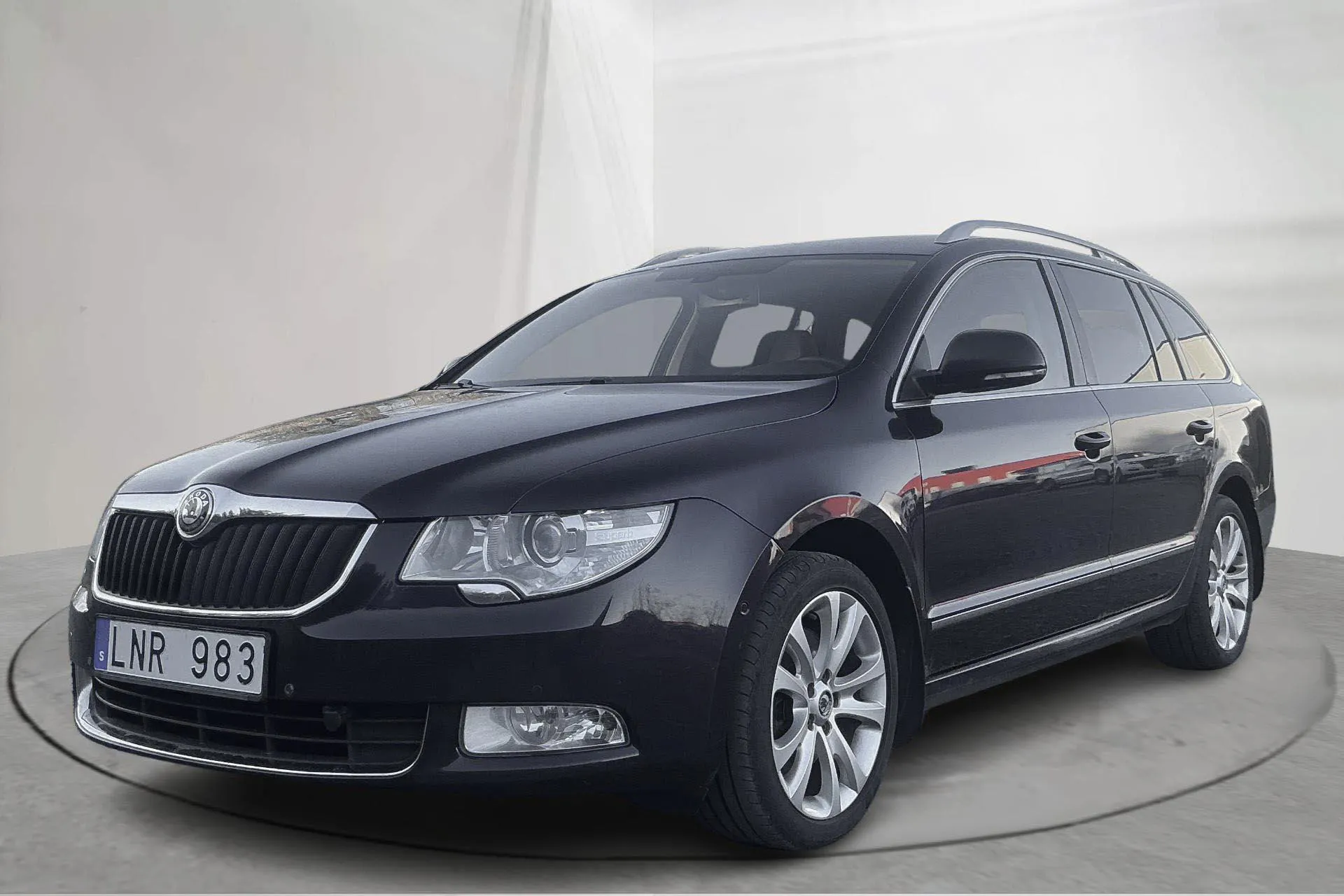 Presentation photo 1 of 15: Skoda Superb 2.0 TDI Kombi 4X4 (170hk) - 178 440 km - Manual - dark red - 2011