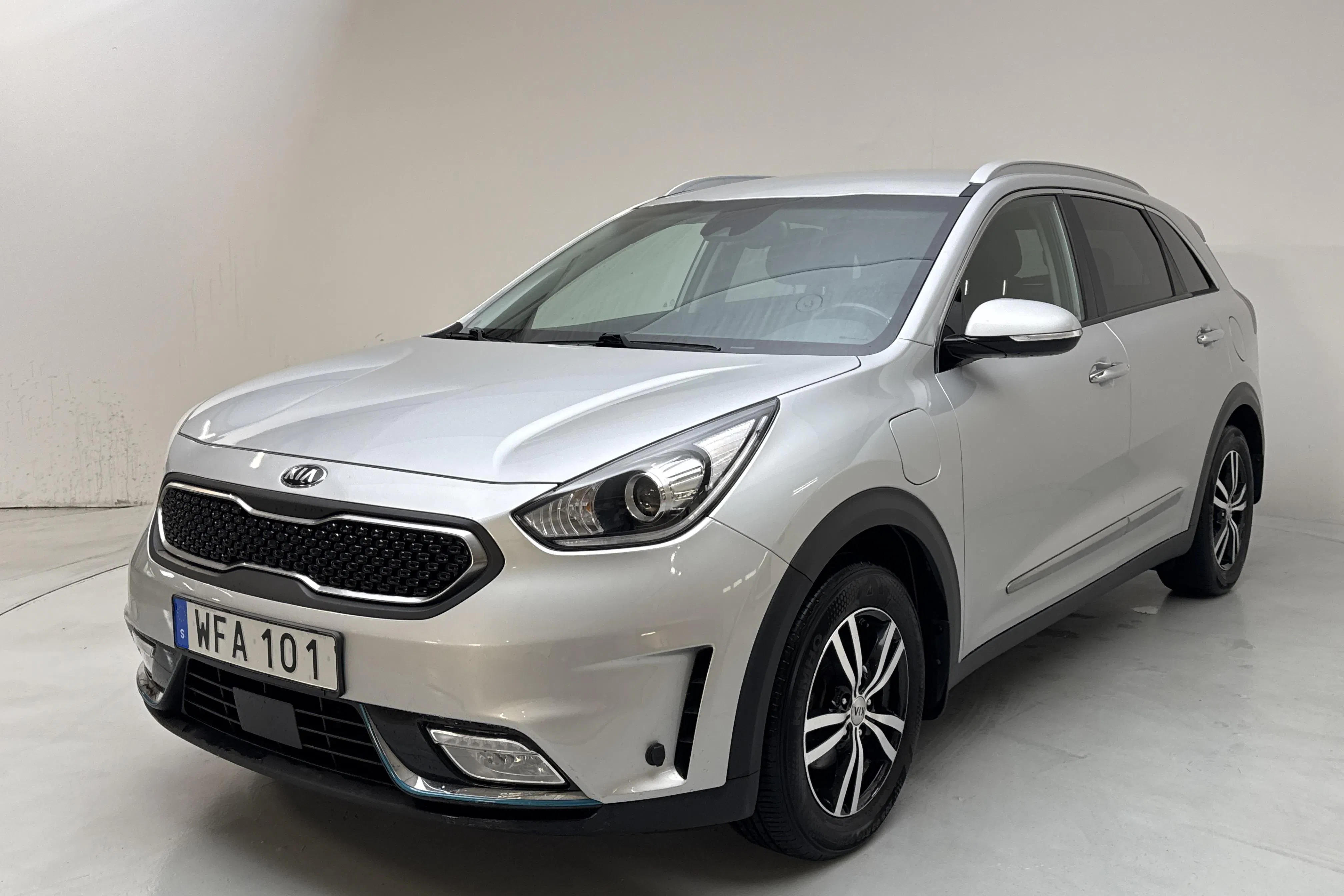 Presentation photo 1 of 16: KIA Niro Plug-in Hybrid 1.6 (141hk) - 10 191 Scandinavian mile - Automatic - gray - 2019
