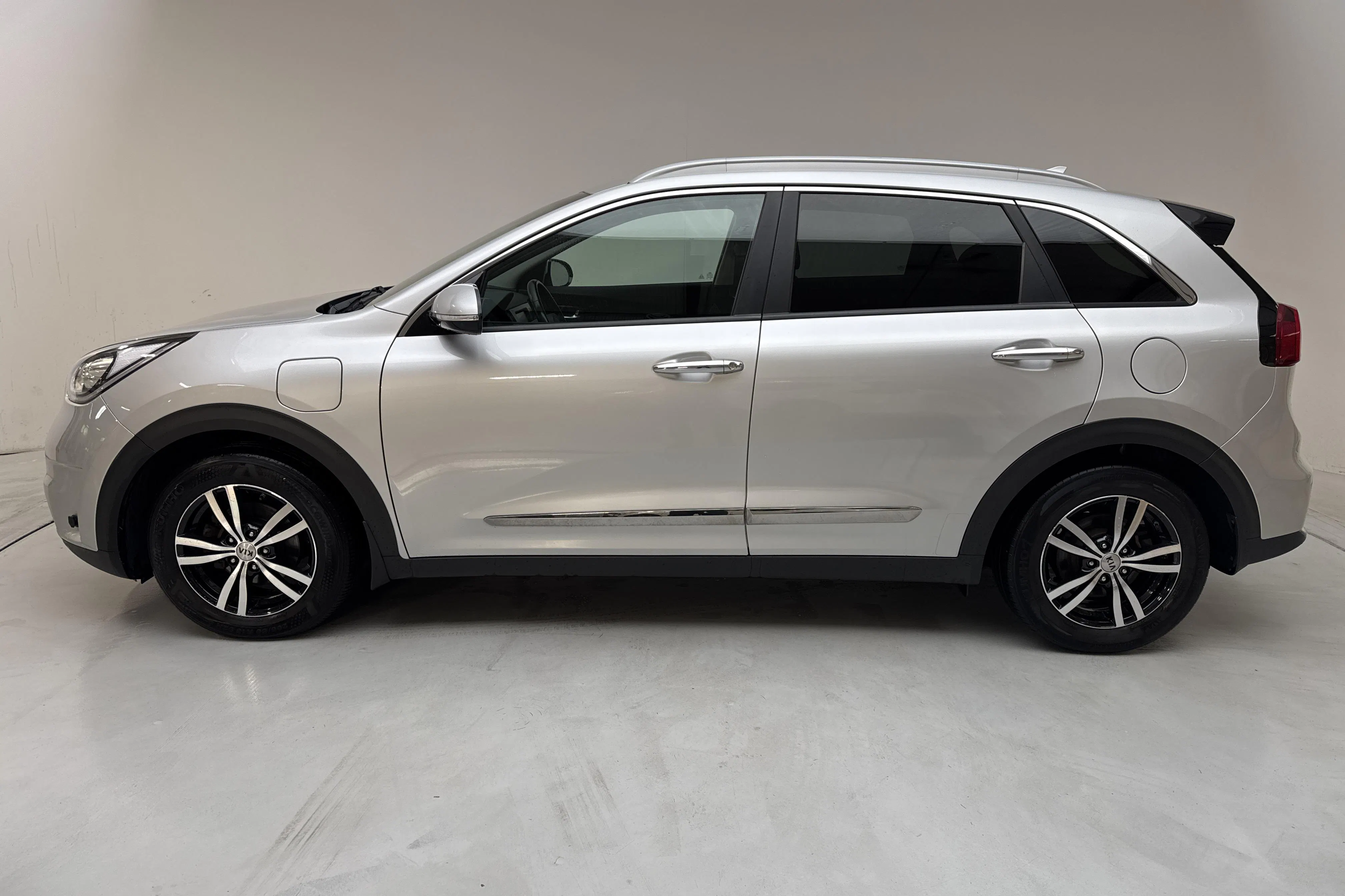 Presentation photo 2 of 16: KIA Niro Plug-in Hybrid 1.6 (141hk) - 10 191 Scandinavian mile - Automatic - gray - 2019