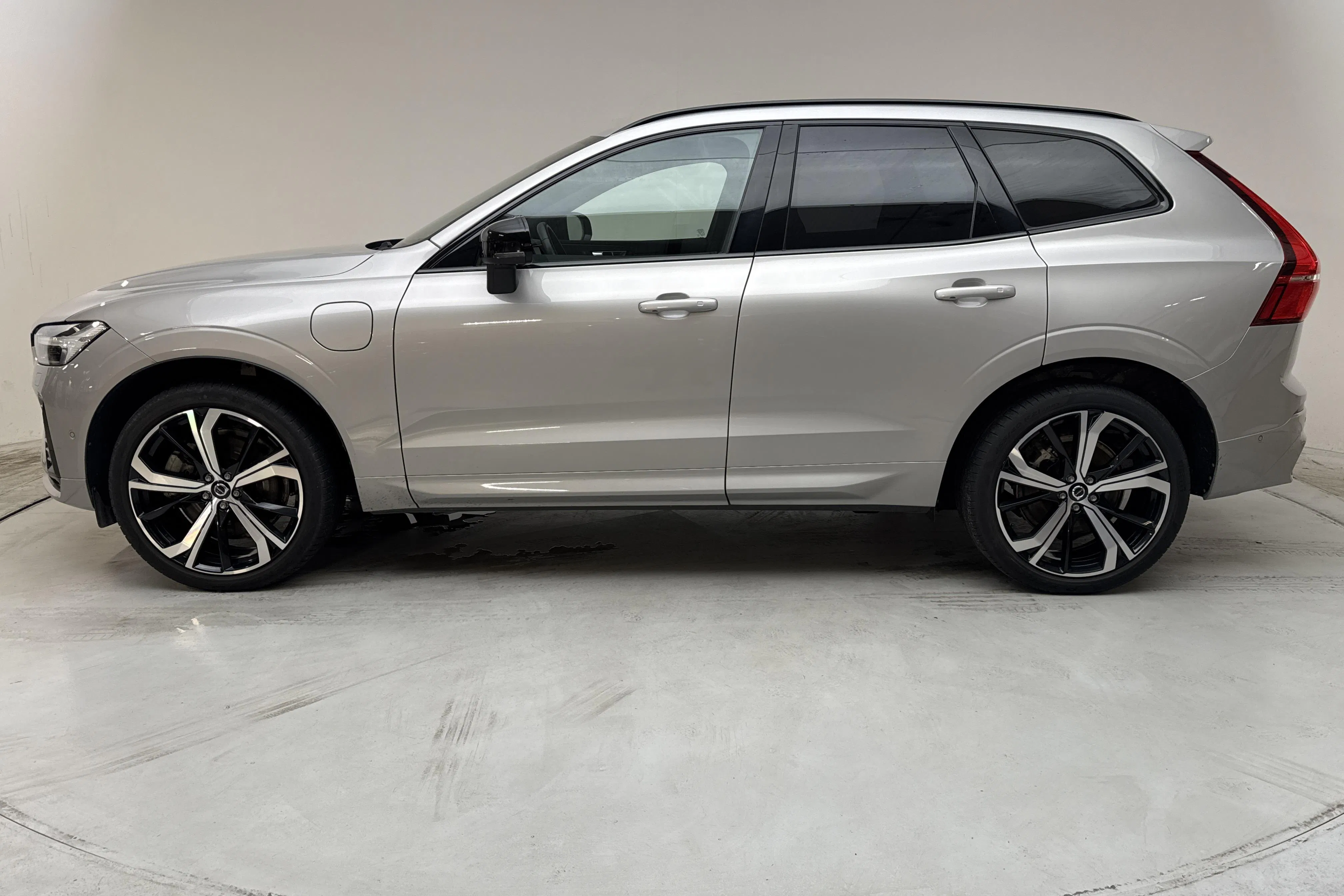 Presentation photo 2 of 18: Volvo XC60 T6 AWD Recharge (350hk) - 64 830 km - Automatic - silver - 2023