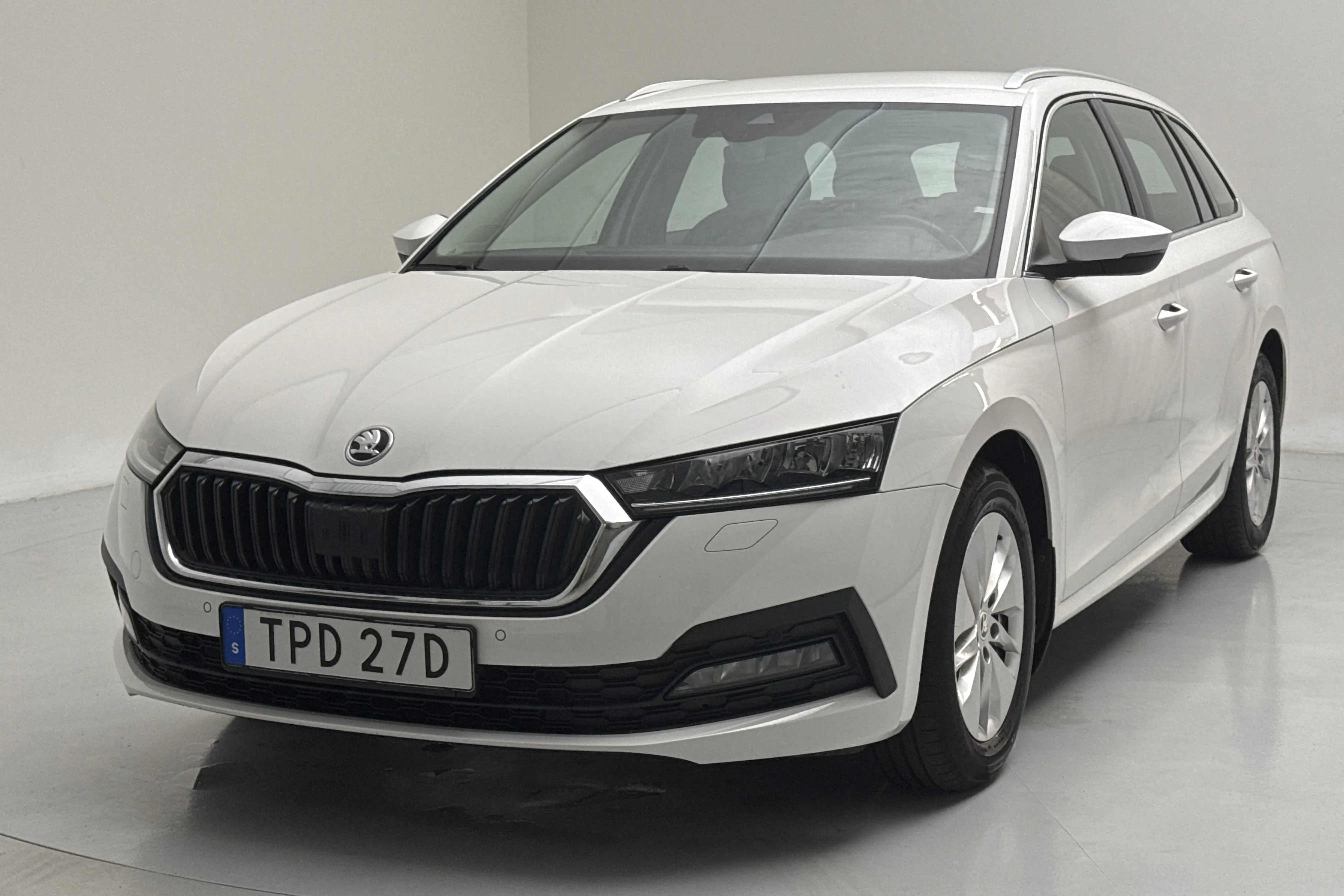 Presentationsfoto 1 av 15: Skoda Octavia G-TEC 1.5 TSI Combi (130hk) - 11 364 mil - Automat - vit - 2021