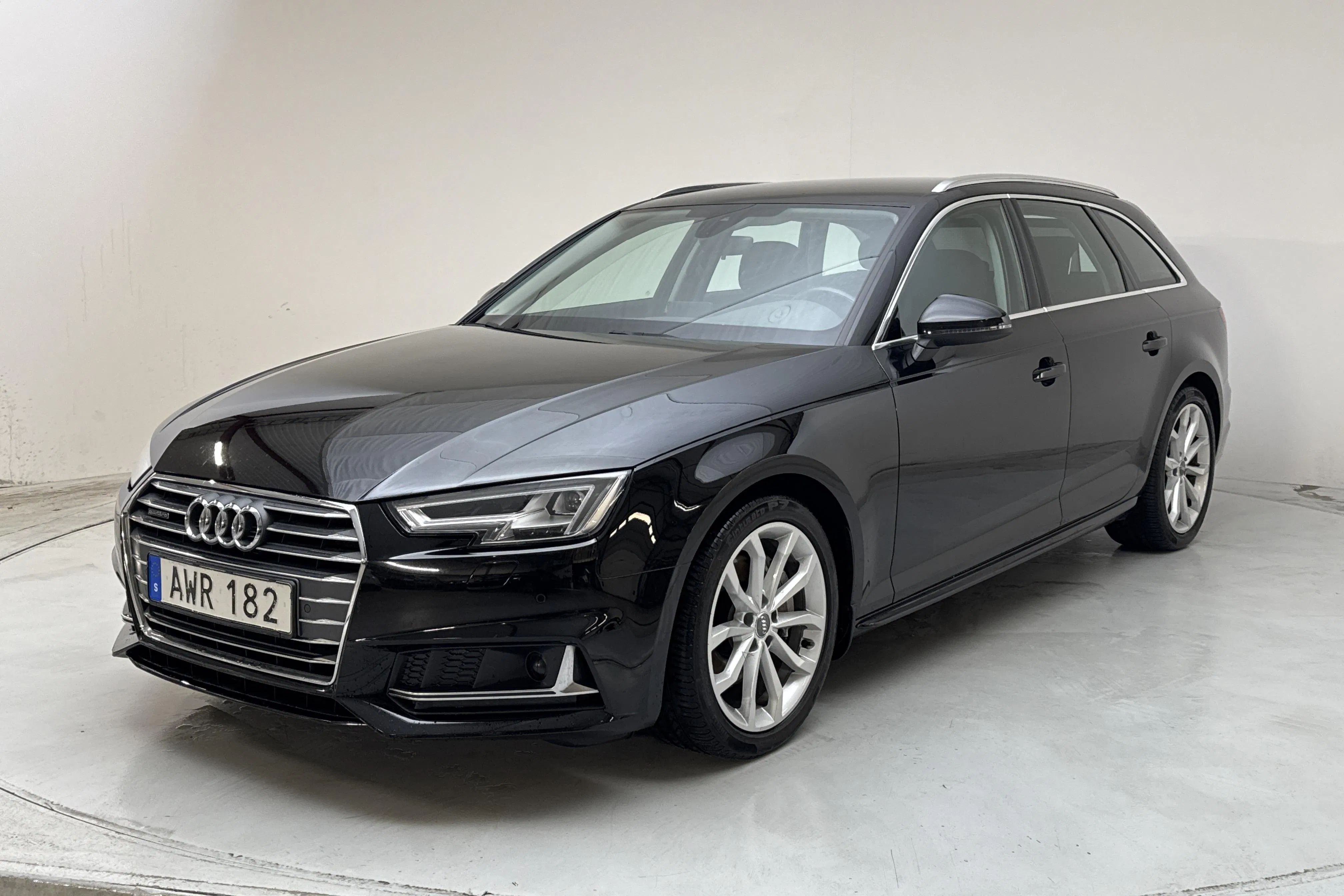Presentationsfoto 1 av 16: Audi A4 Avant 40 TDI quattro (190hk) - 16 227 mil - Automat - svart - 2019