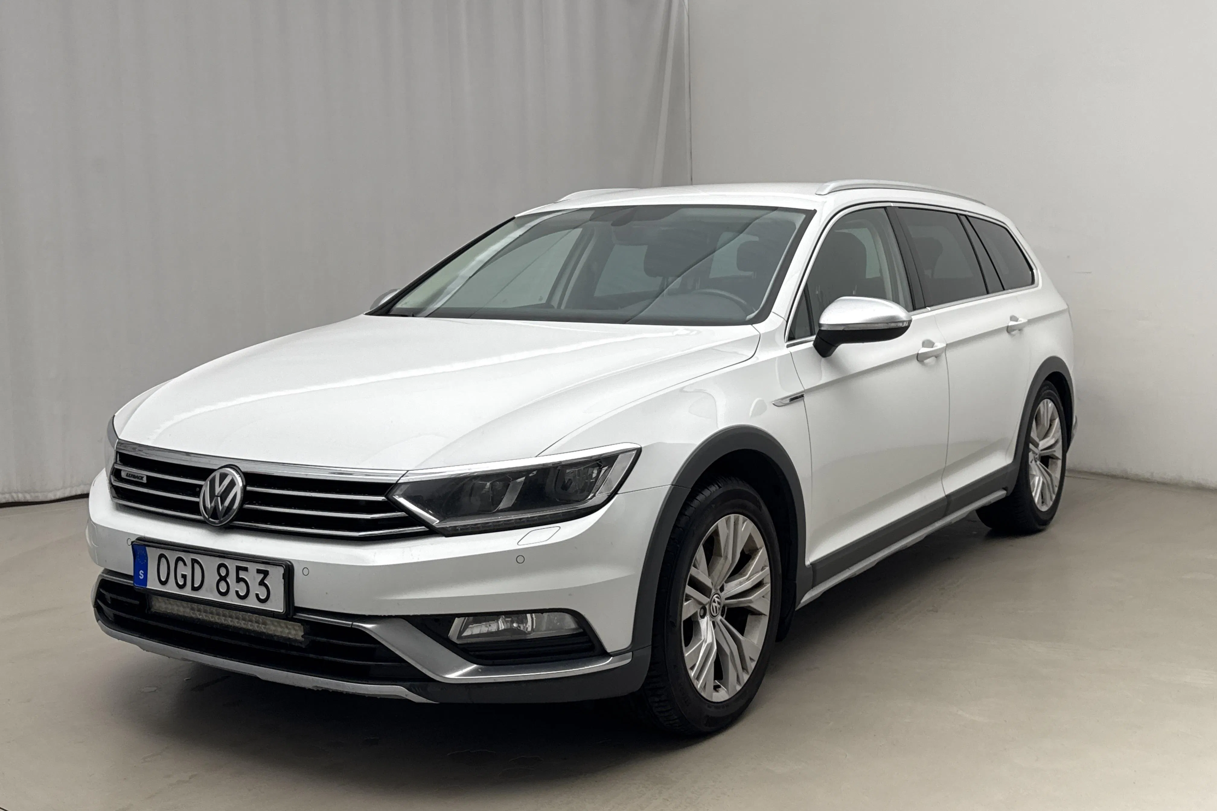 Presentation photo 1 of 18: VW Passat Alltrack 2.0 TDI 4MOTION (190hk) - 209 600 km - Automatic - white - 2017