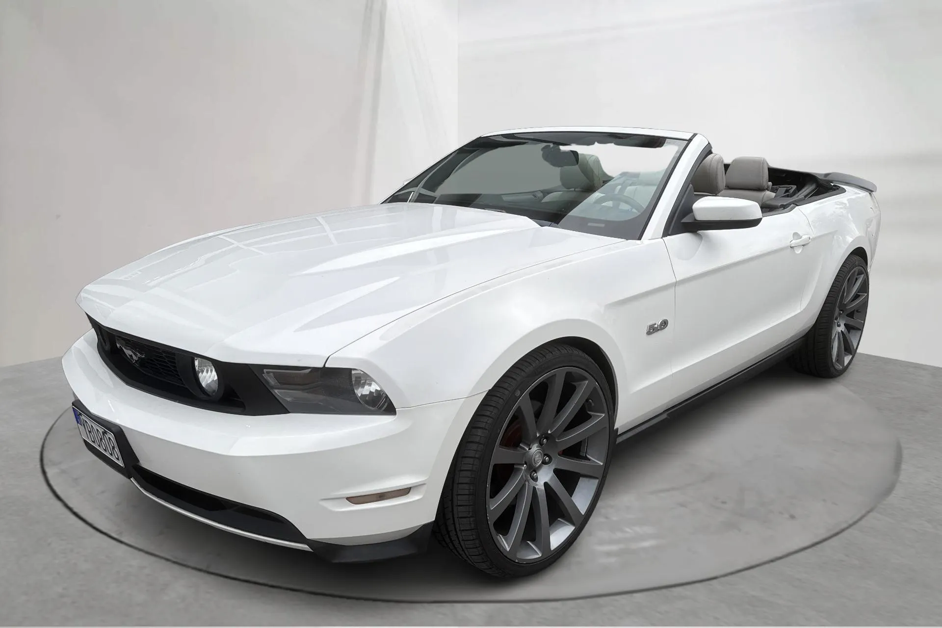 Presentation photo 1 of 17: Ford Mustang GT 5.0 V8 Cabriolet (412hk) - 300 000 km - Automatic - white - 2012