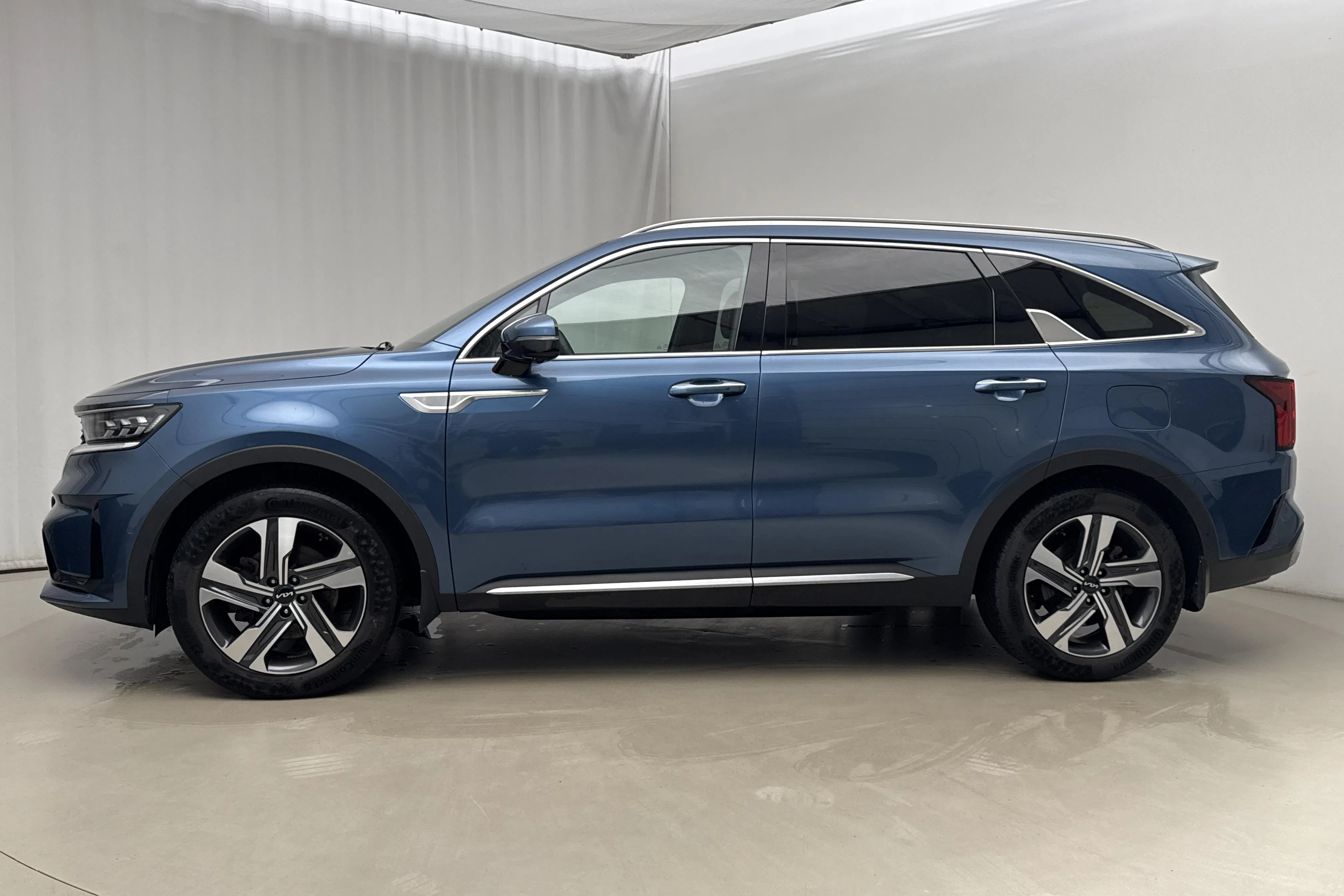 Presentationsfoto 2 av 28: KIA Sorento 1.6 T-GDi Plug-in Hybrid AWD (265hk) - 9 075 mil - Automat - blå - 2022