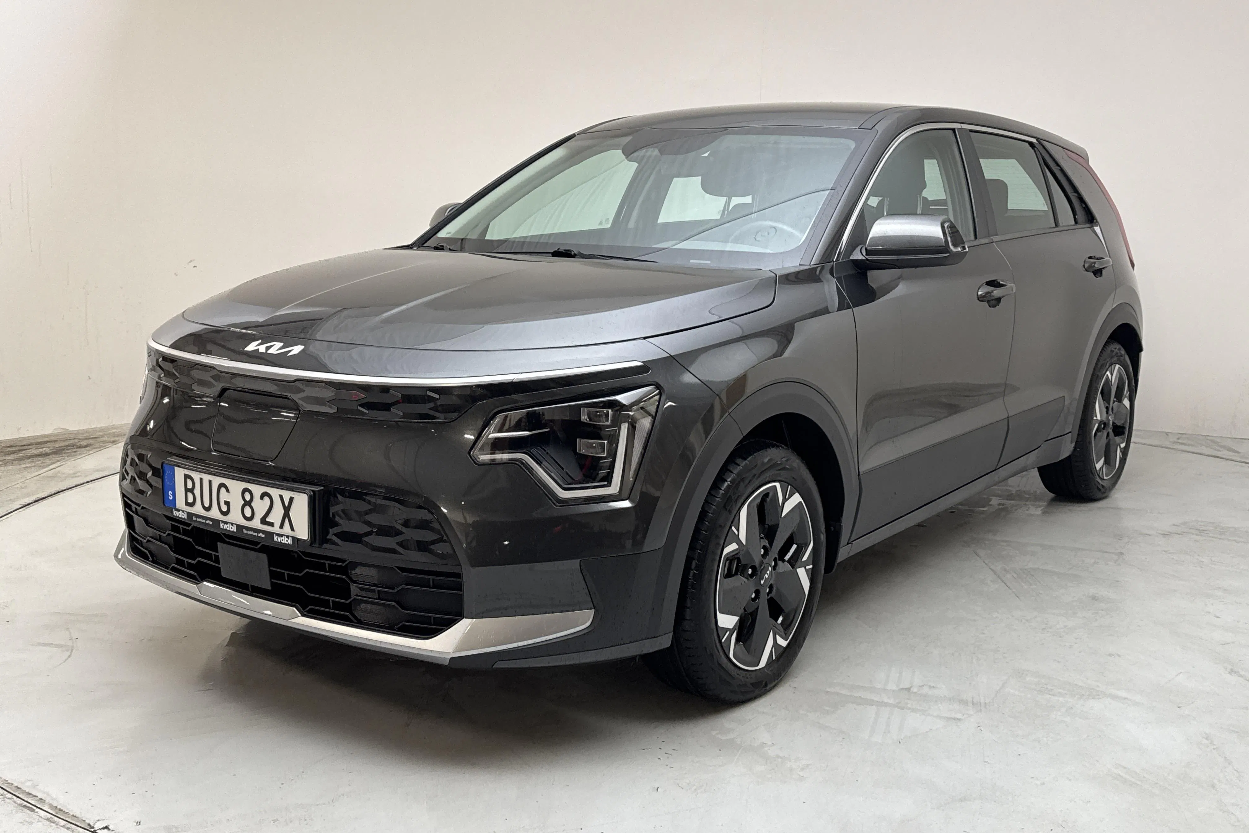 Presentation photo 1 of 17: KIA Niro EV 65kWh (204hk) - 29 500 km - Automatic - dark grey - 2024