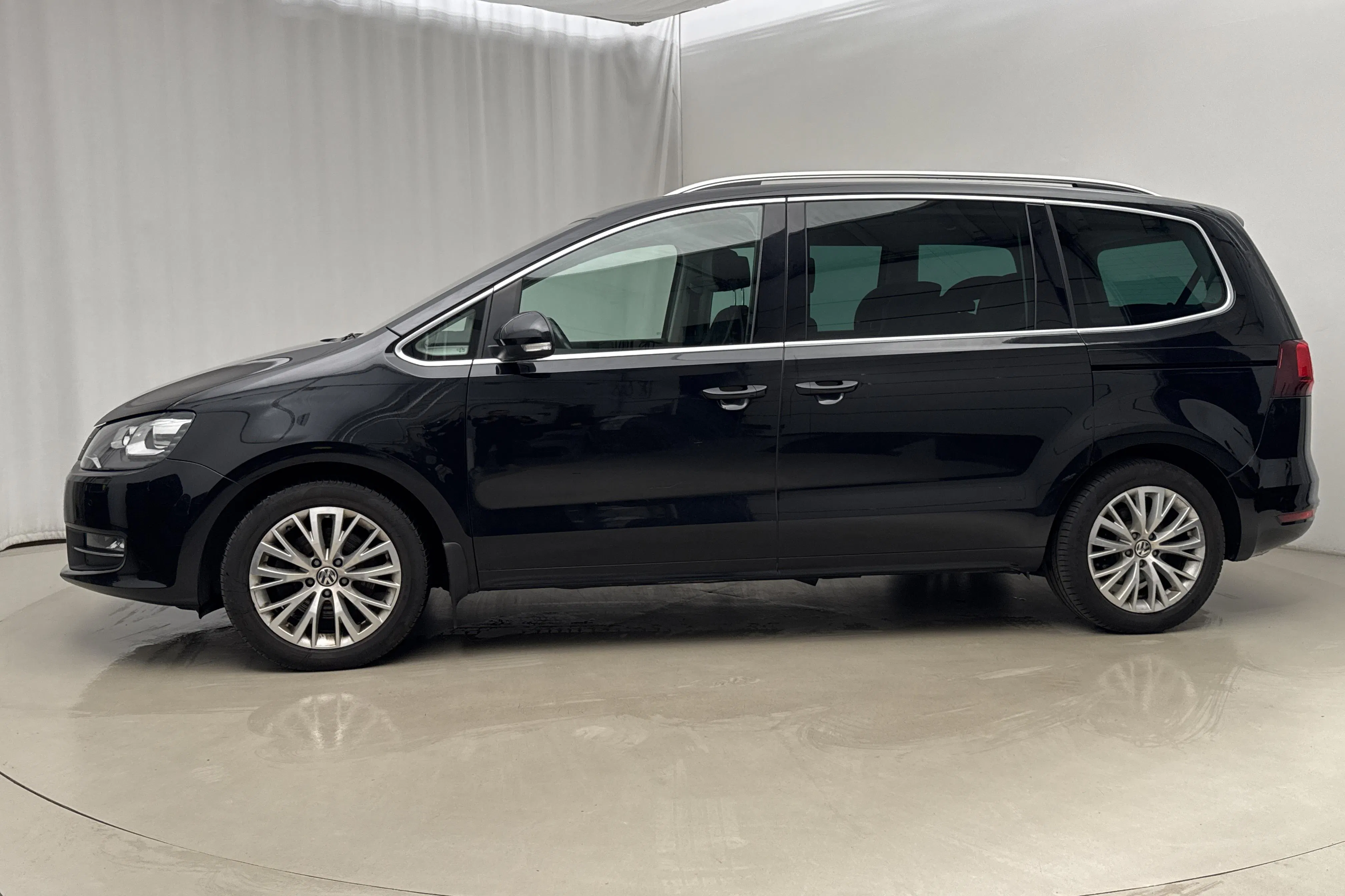 Presentation photo 2 of 20: VW Sharan 2.0 TDI 4Motion (184hk) - 112 090 km - Automatic - black - 2018