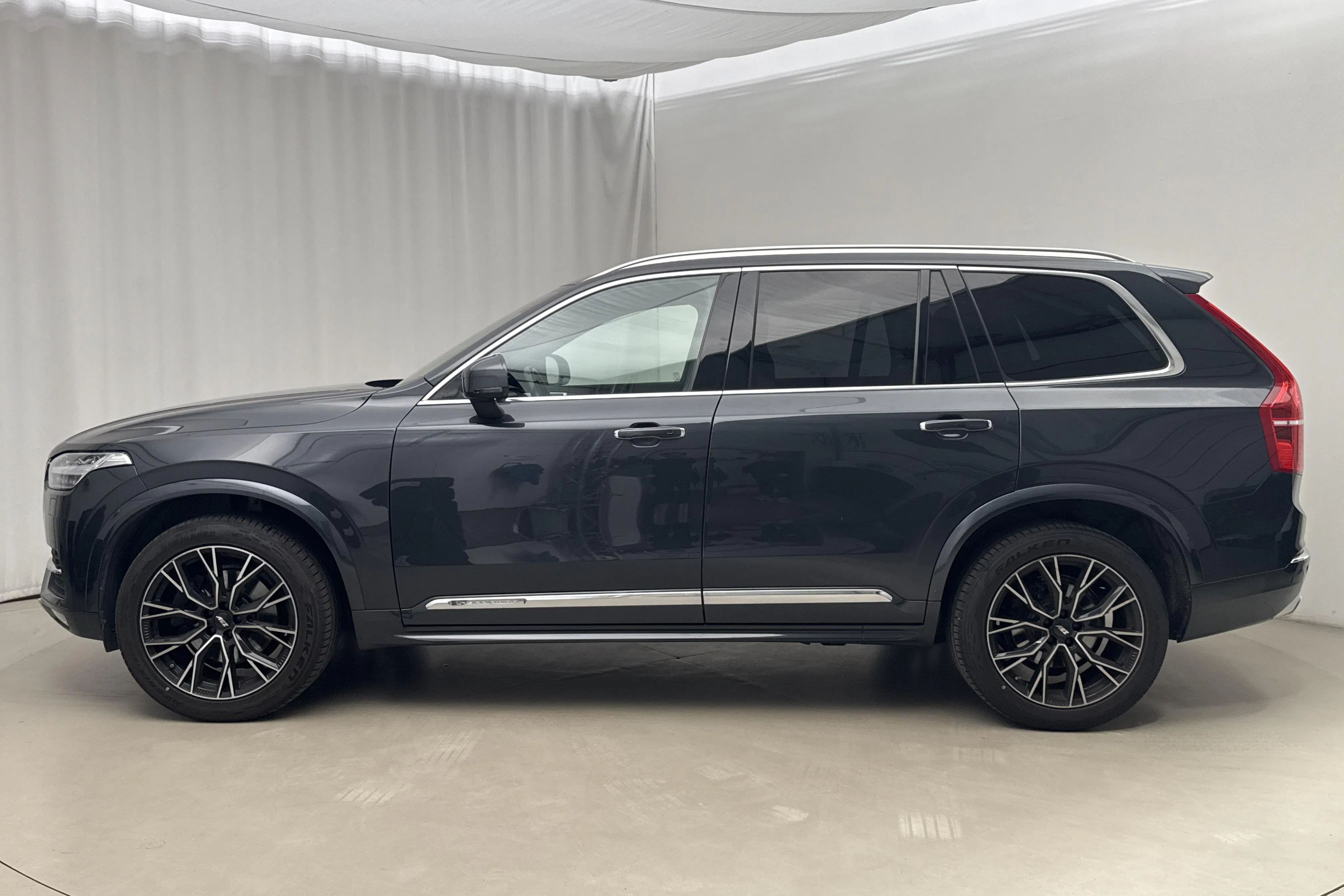 Presentationsfoto 2 av 20: Volvo XC90 D5 AWD (235hk) - 11 937 mil - Automat - Mörkgrå - 2019