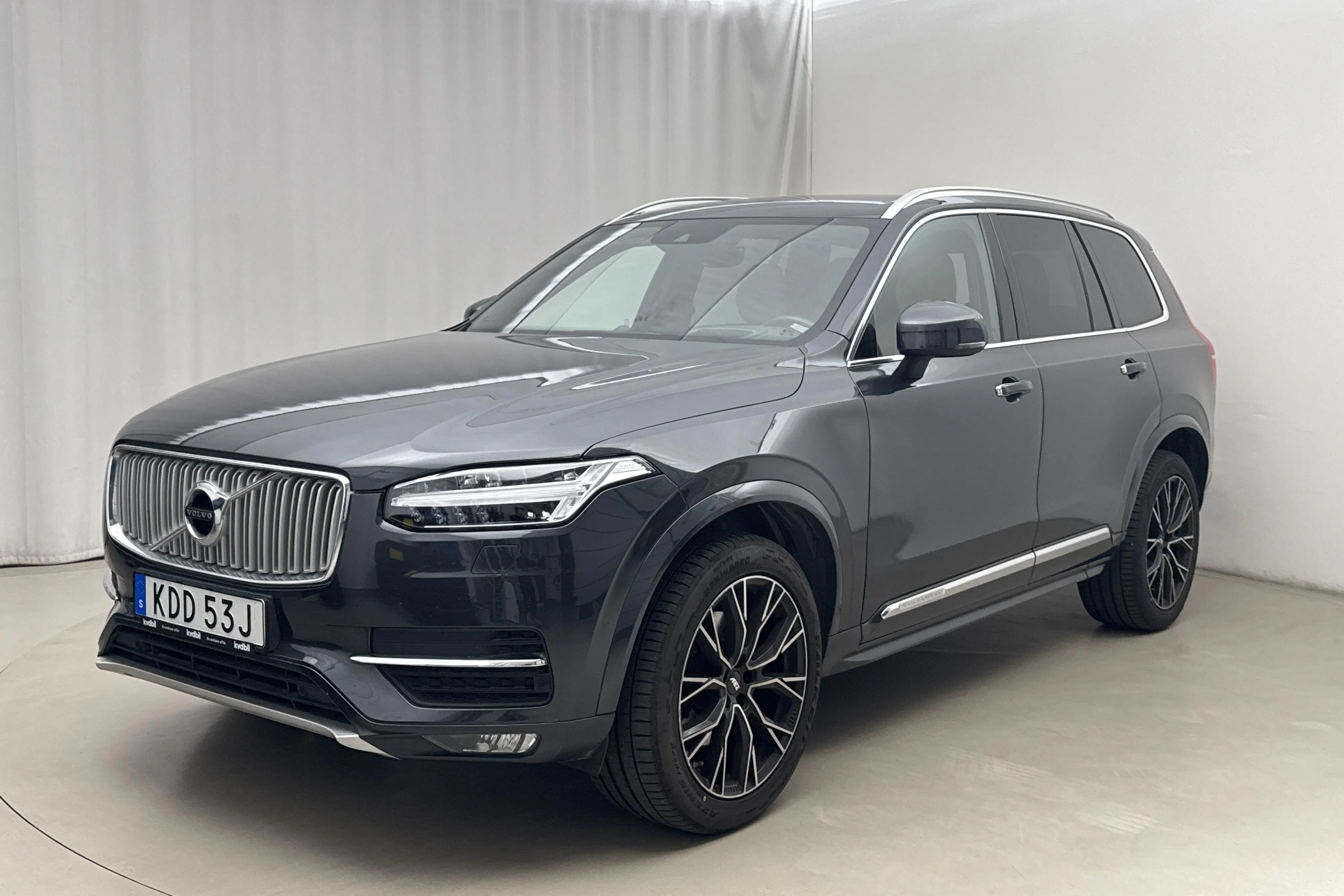 Presentationsfoto 1 av 20: Volvo XC90 D5 AWD (235hk) - 11 937 mil - Automat - Mörkgrå - 2019