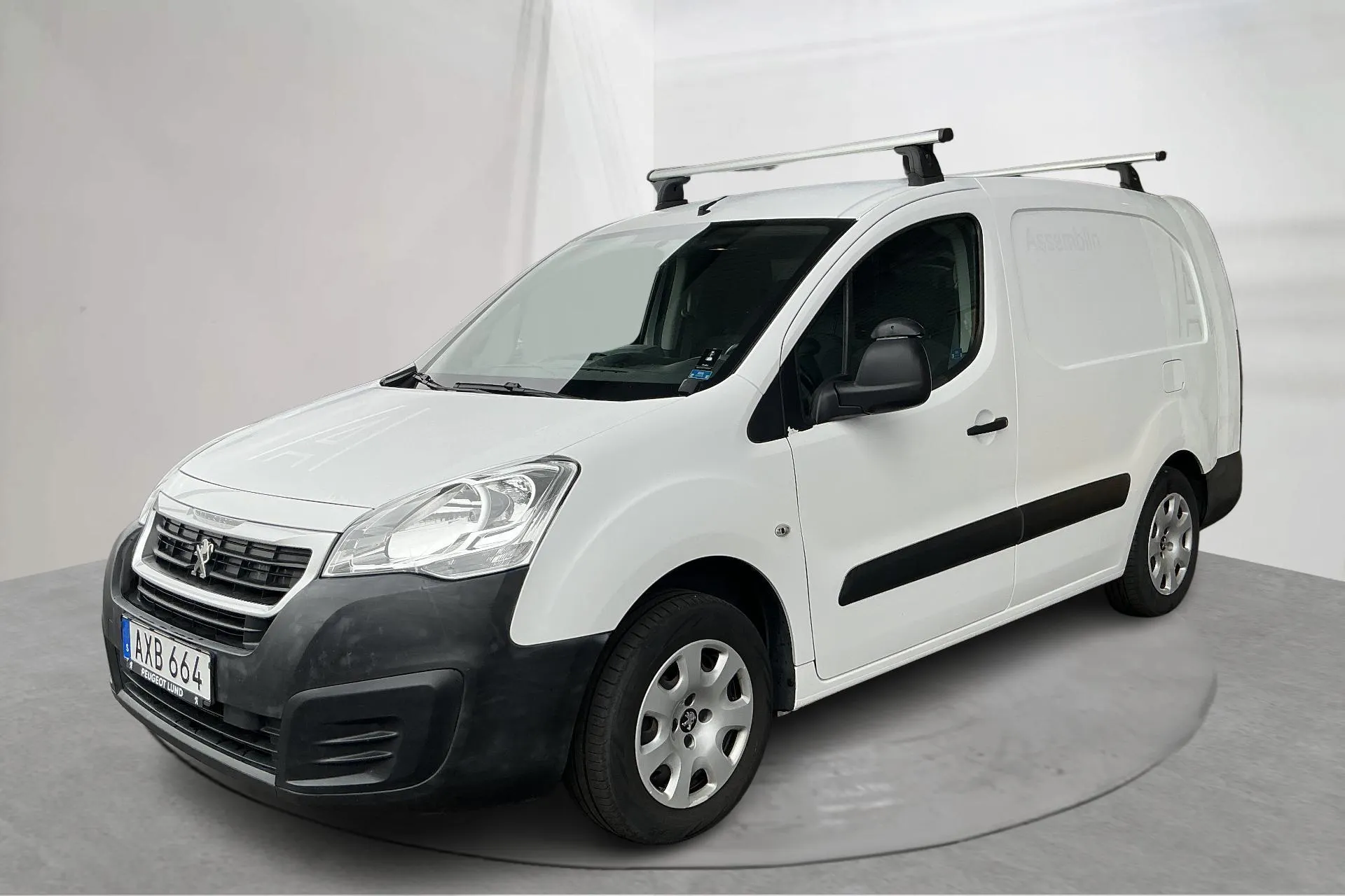 Presentation photo 1 of 15: Peugeot Partner 1.6 BlueHDI Skåp (100hk) - 107 190 km - Manual - white - 2018
