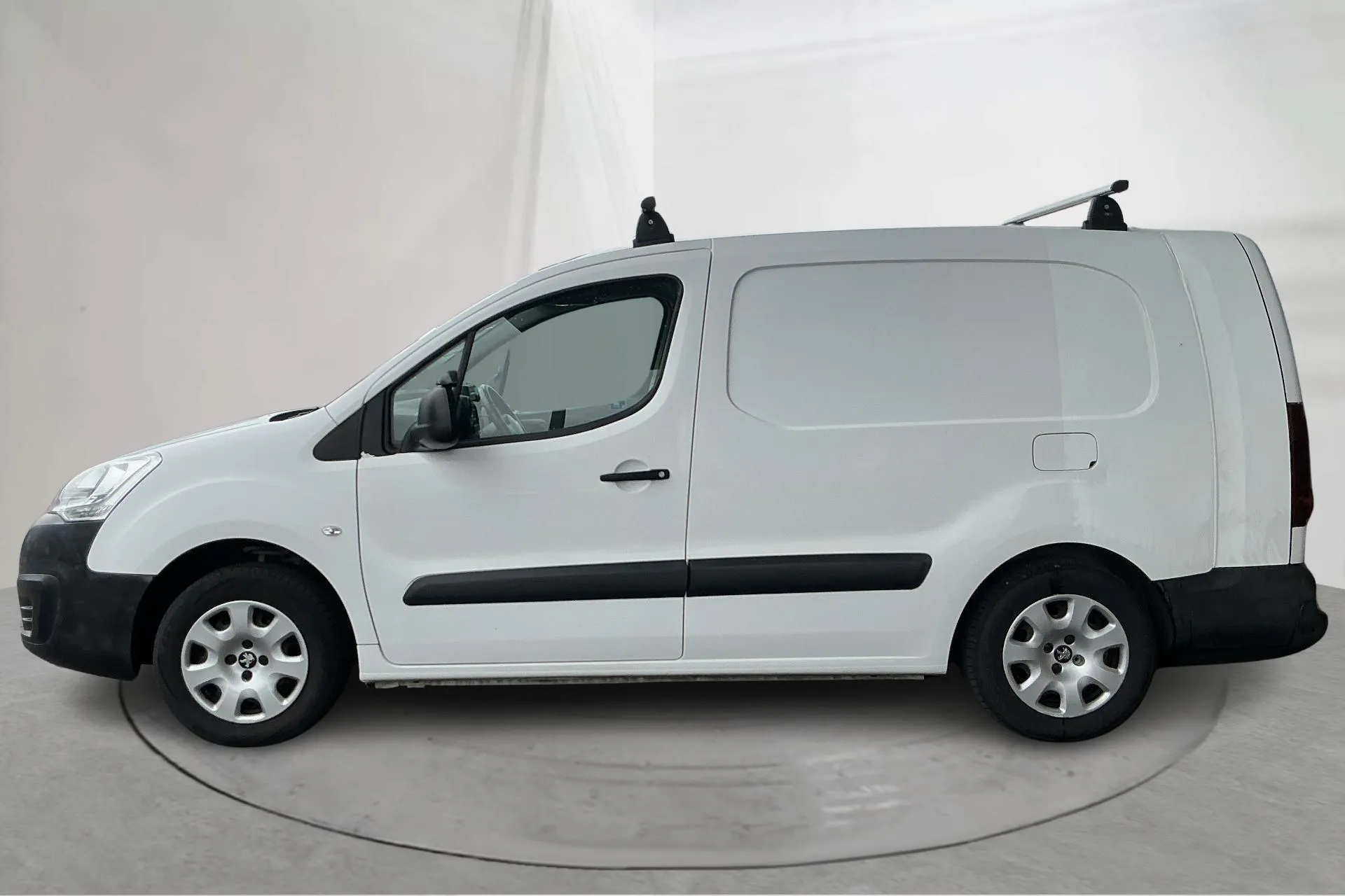 Presentation photo 2 of 15: Peugeot Partner 1.6 BlueHDI Skåp (100hk) - 107 190 km - Manual - white - 2018