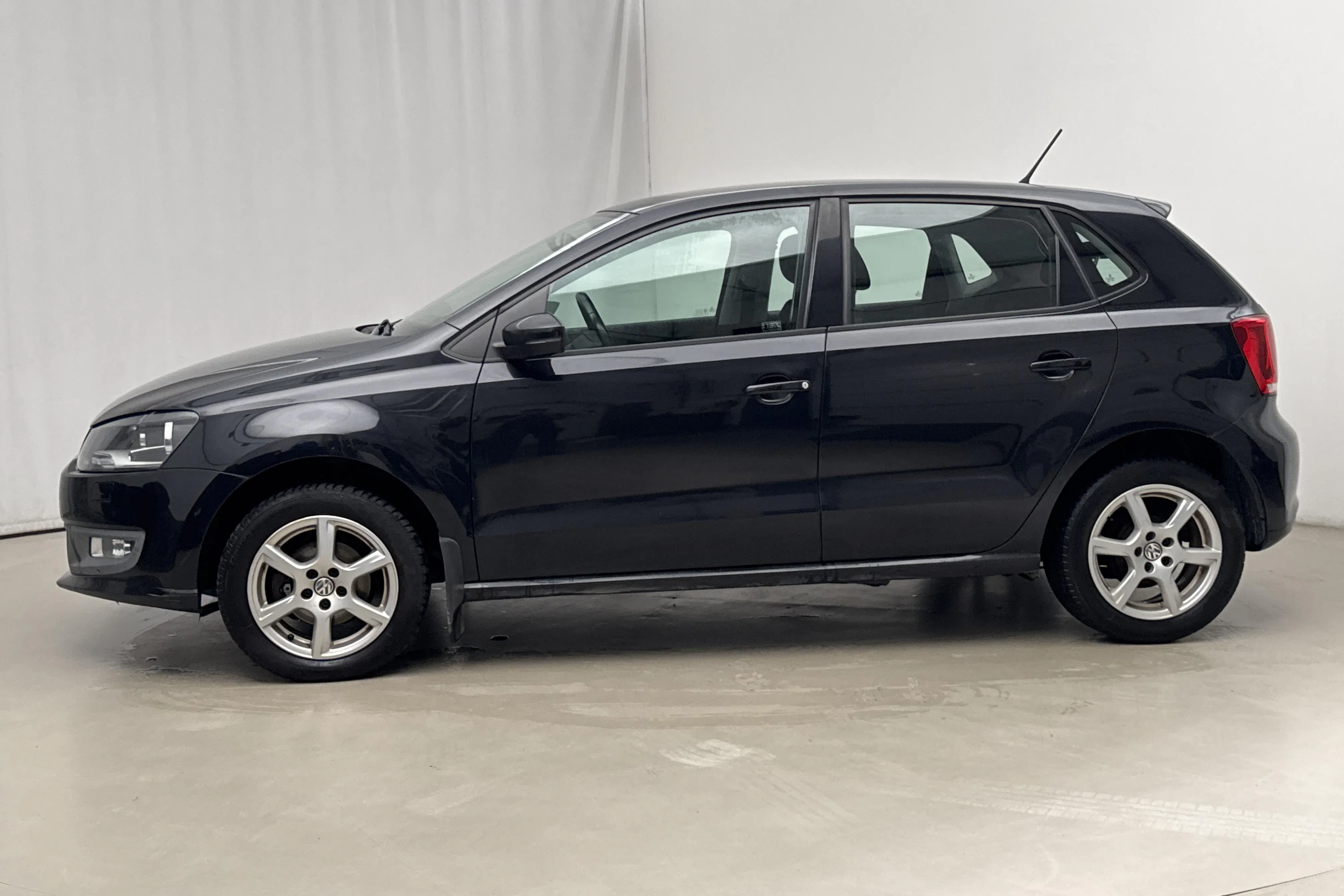 Presentationsfoto 2 av 15: VW Polo 1.4 5dr (85hk) - 18 717 mil - Manuell - svart - 2012