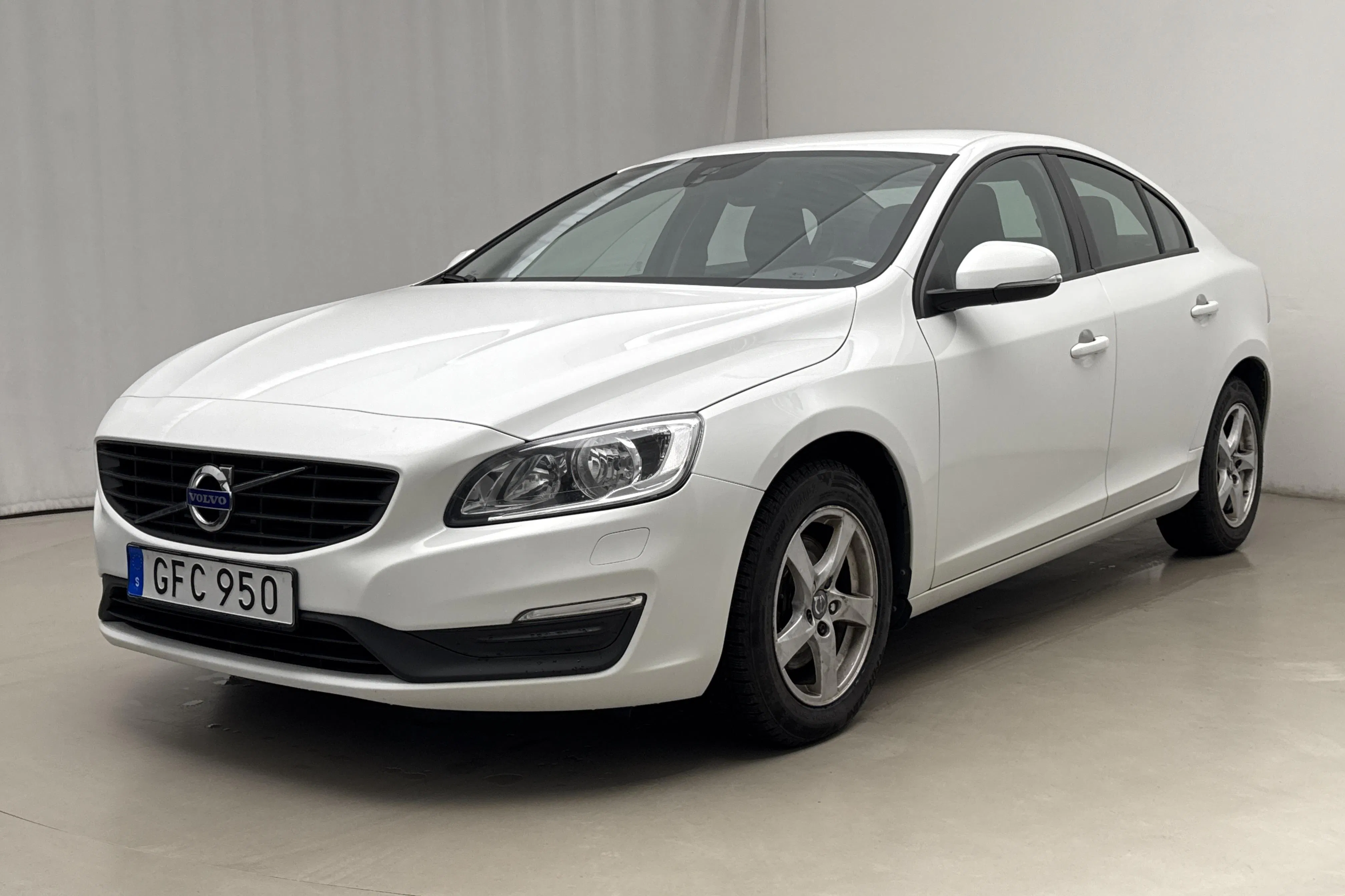 Presentationsfoto 1 av 15: Volvo S60 D2 (120hk) - 19 097 mil - Manuell - vit - 2017