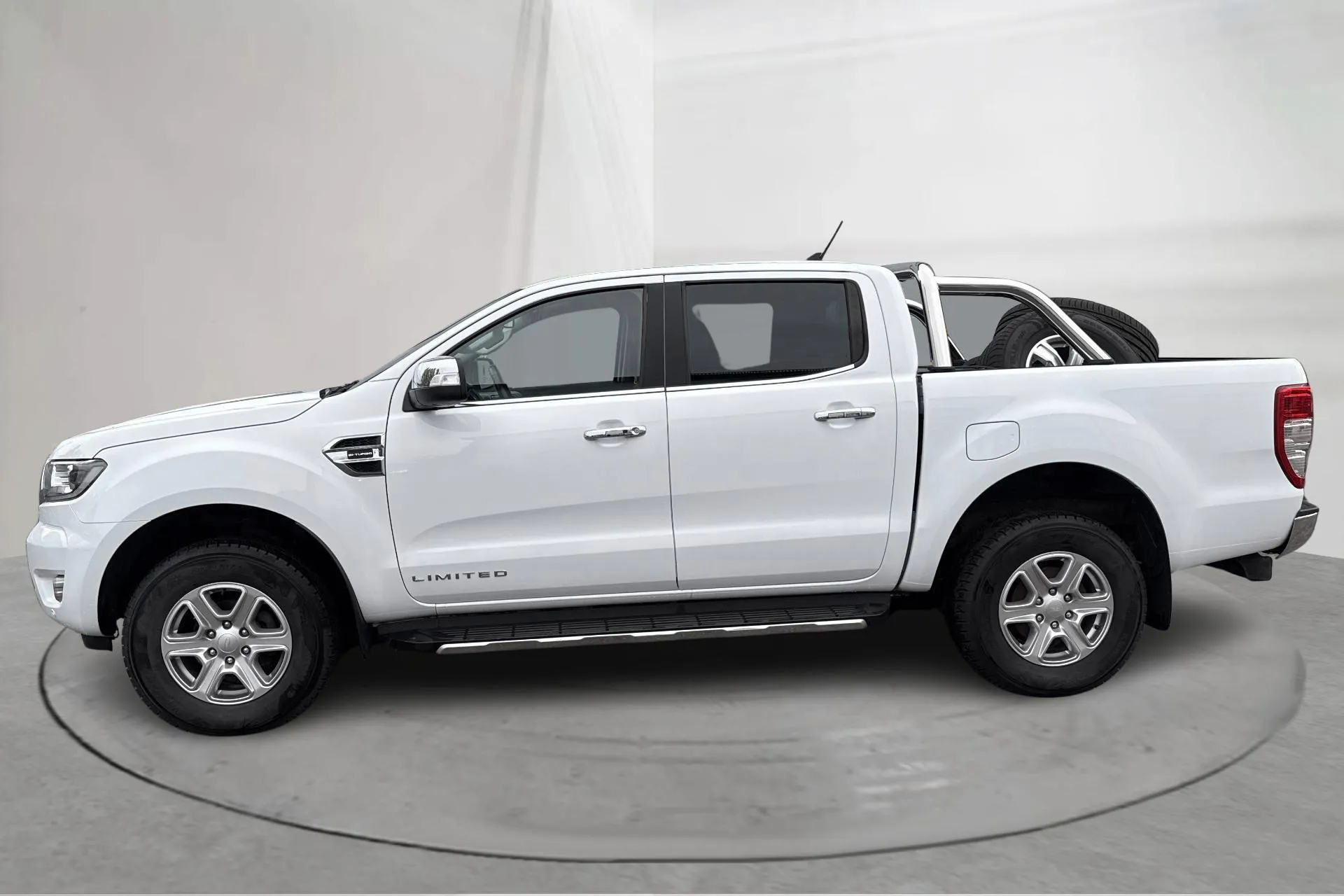 Presentationsfoto 2 av 17: Ford Ranger 2.0 TDCi 4WD (213hk) - 8 314 mil - Automat - vit - 2021