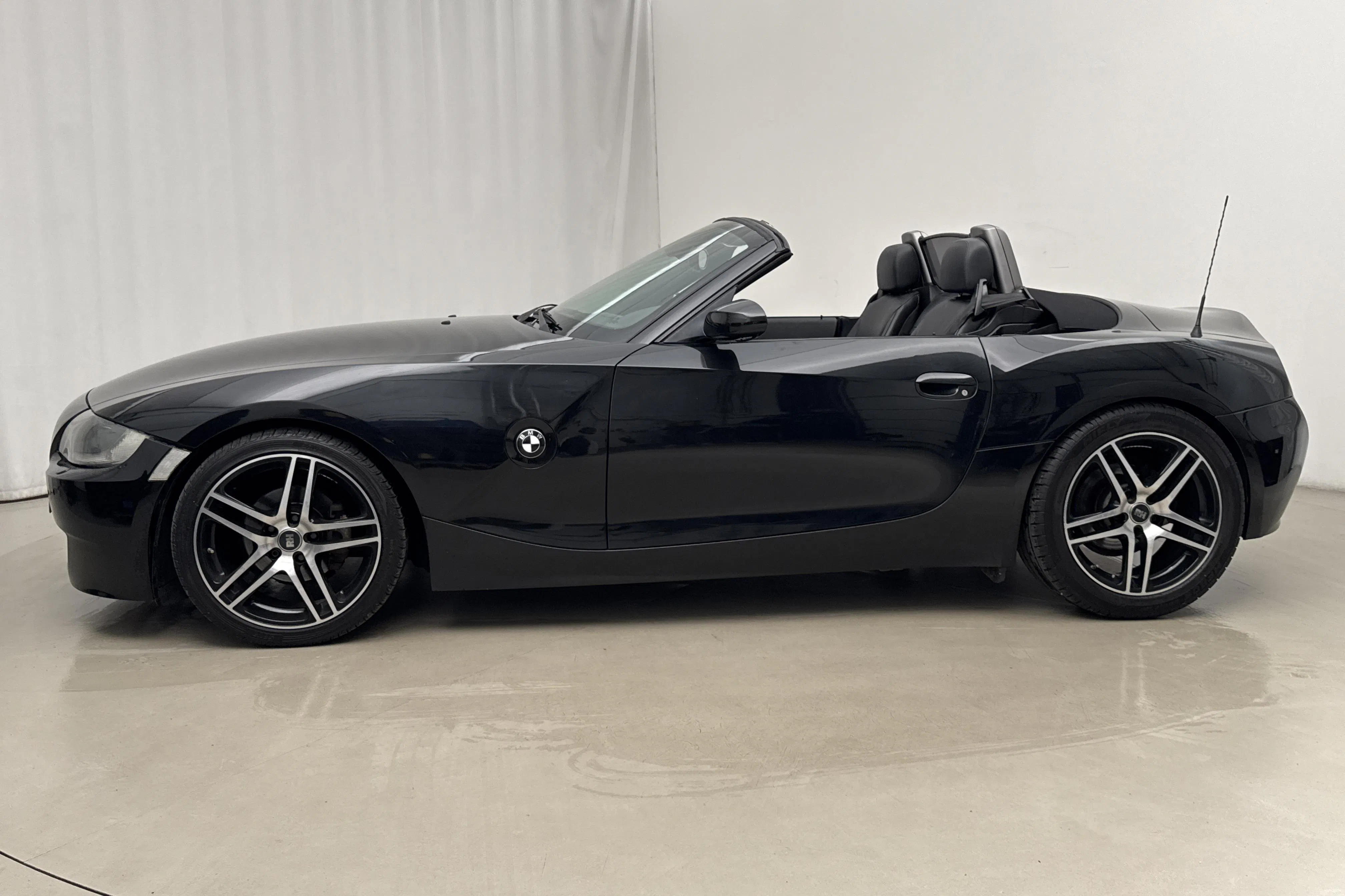 Presentation photo 2 of 20: BMW Z4 2.5i Roadster (177hk) - 232 570 km - Manual - black - 2006