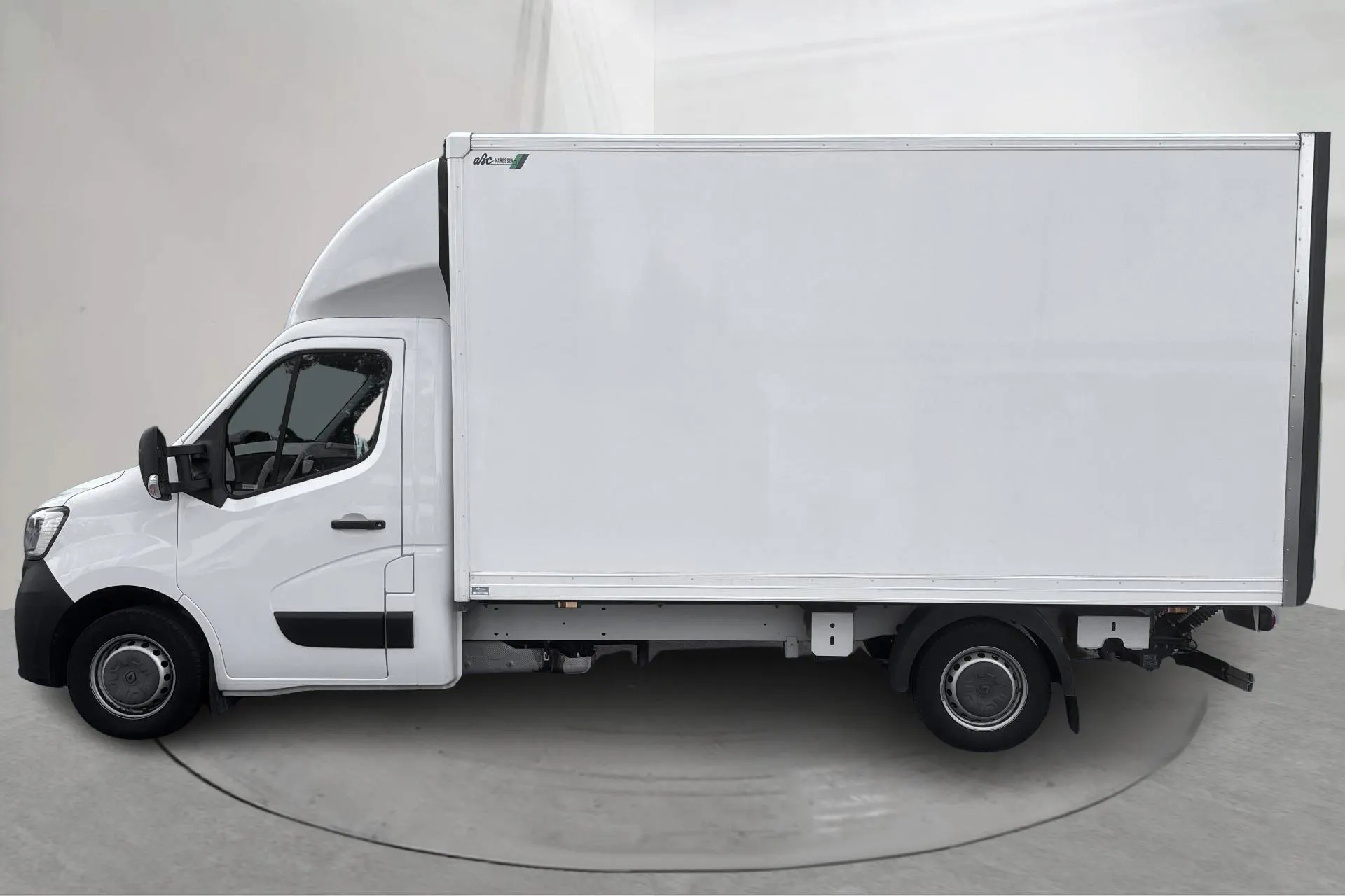 Presentationsfoto 2 av 13: Renault Master 2.3 dCi Pickup/Chassi 2WD (145hk) - 6 379 mil - Manuell - vit - 2023