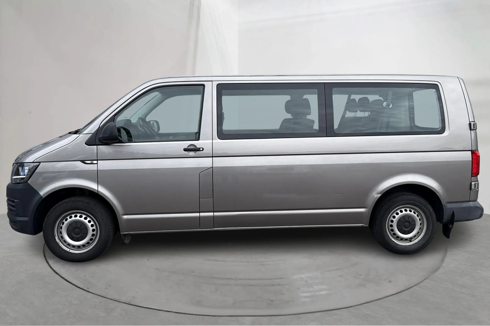 Presentation photo 2 of 14: VW Caravelle T6 2.0 TDI BMT (150hk) - 194 620 km - Automatic - light brown - 2019