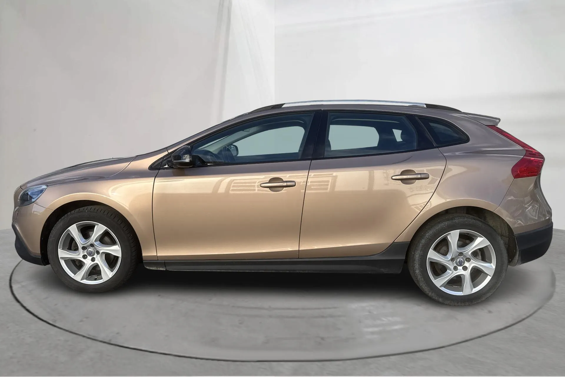 Presentationsfoto 2 av 14: Volvo V40 Cross Country D2 (115hk) - 7 696 mil - Automat - brun - 2015