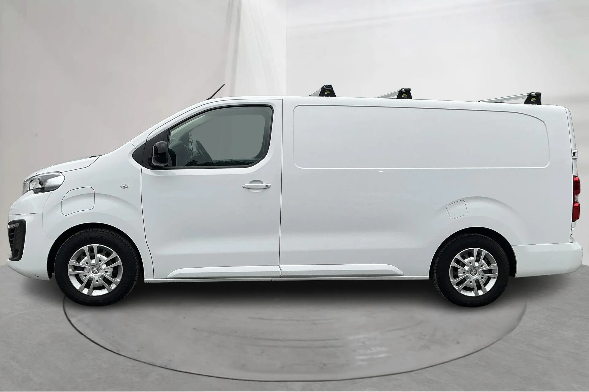 Presentation photo 2 of 21: Peugeot e-Expert Skåp 75kWh (136hk) - 42 380 km - Automatic - white - 2023