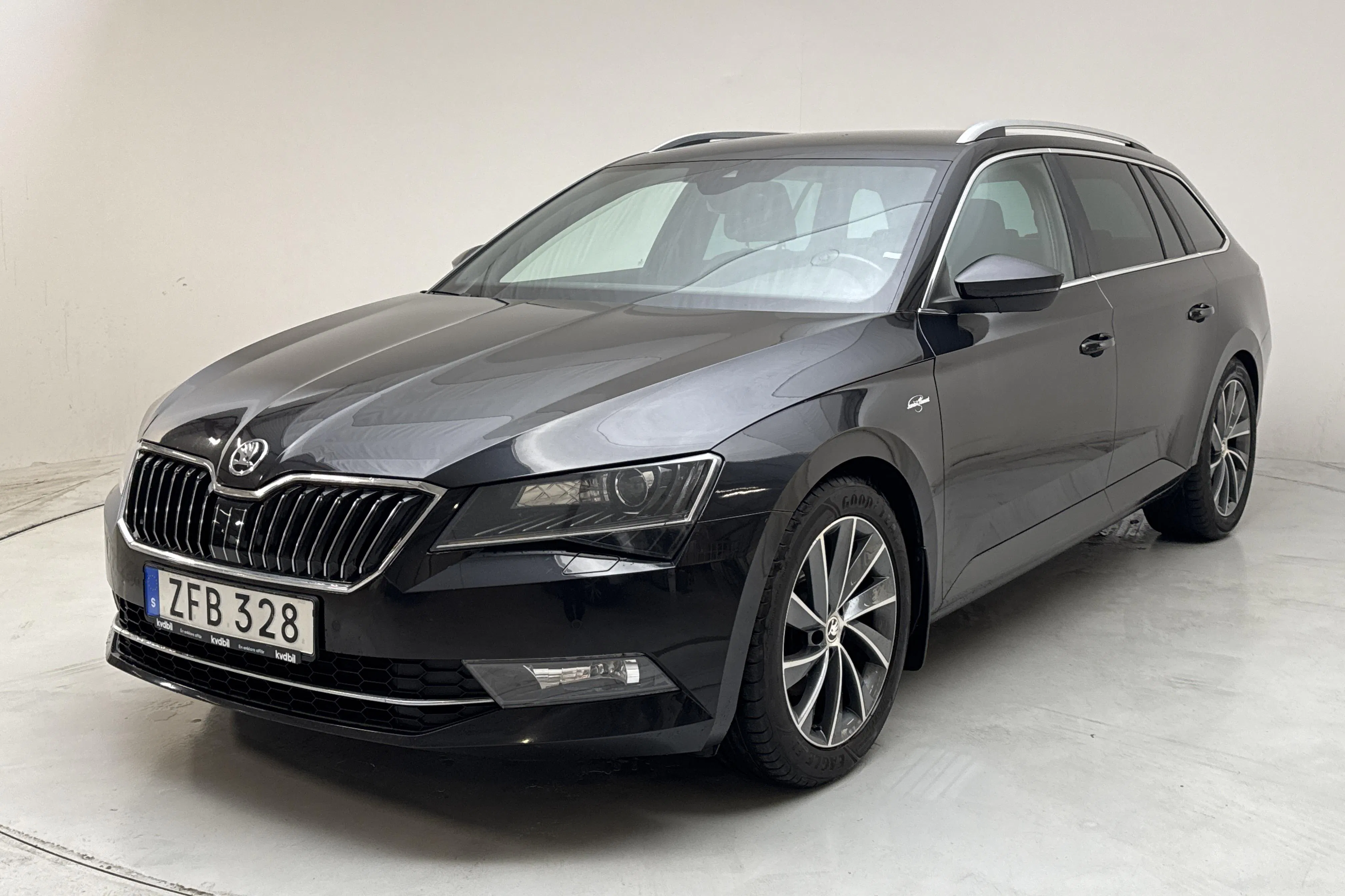 Presentation photo 1 of 16: Skoda Superb 2.0 TDI 4x4 Kombi (190hk) - 153 410 km - Automatic - black - 2018