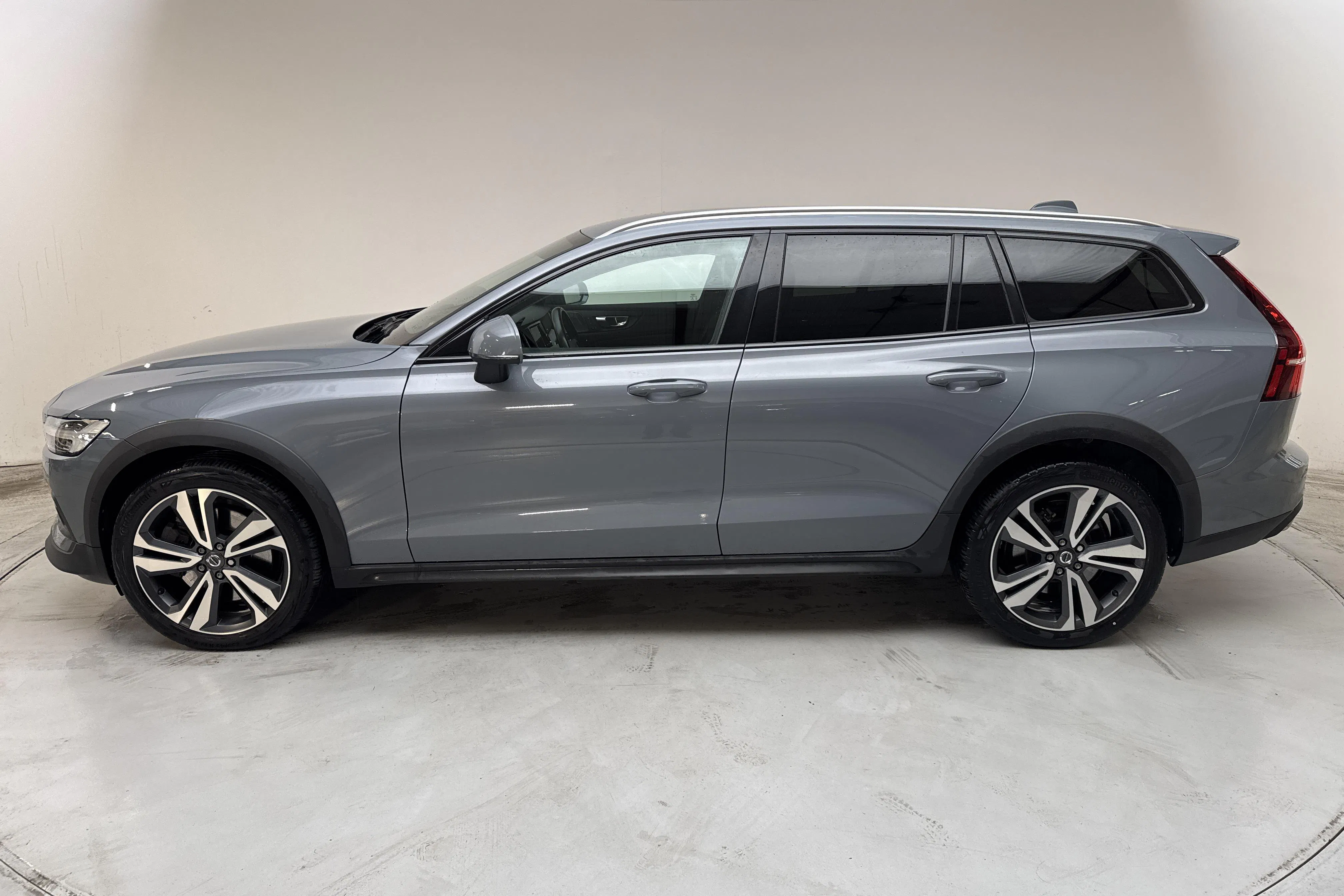 Presentationsfoto 2 av 17: Volvo V60 B4 Cross Country AWD Mildhybrid, Diesel (197hk) - 9 732 mil - Automat - grå - 2022