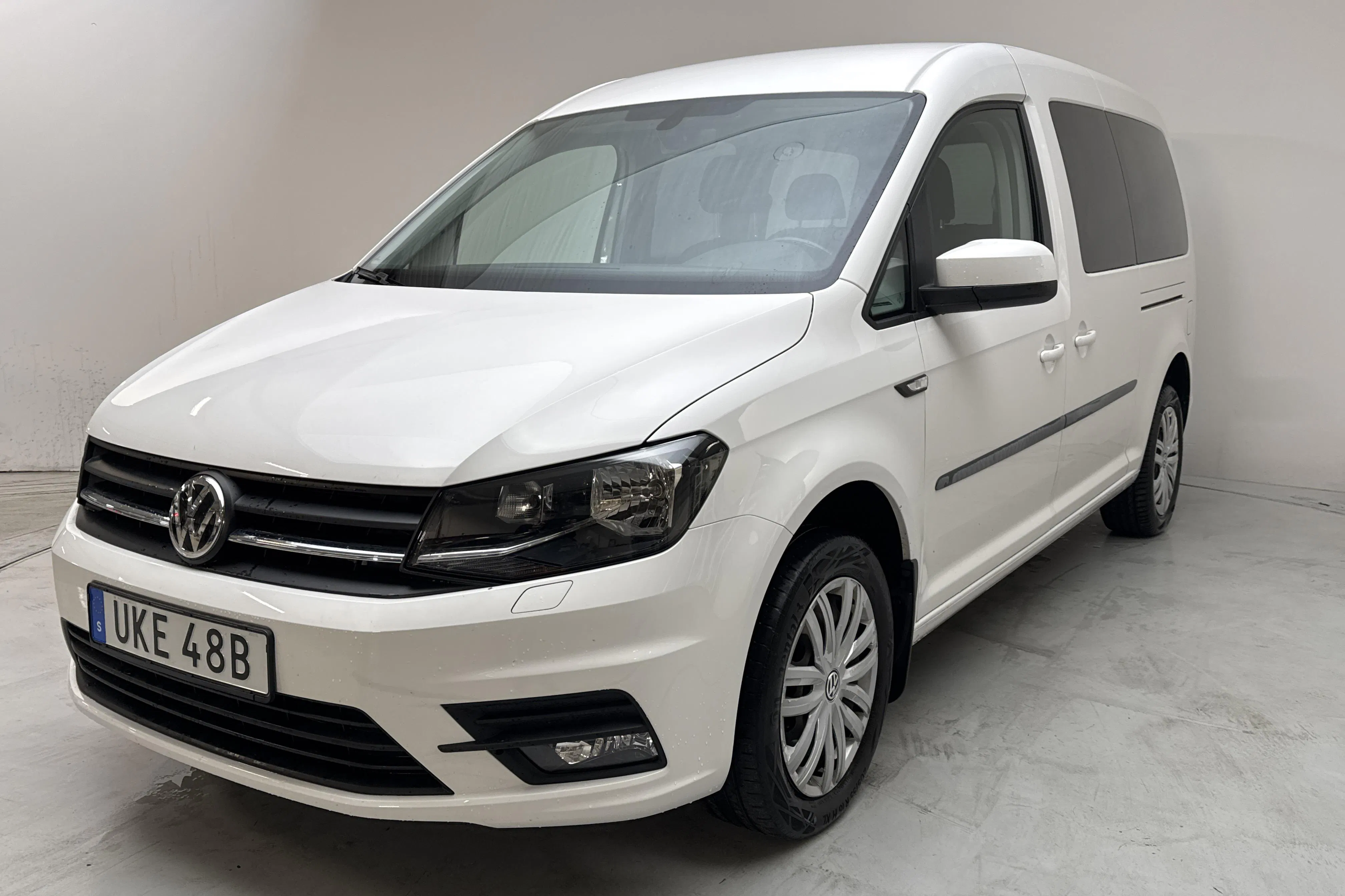Presentationsfoto 1 av 13: VW Caddy Maxi Life 2.0 TDI (102hk) - 5 419 mil - Manuell - vit - 2020