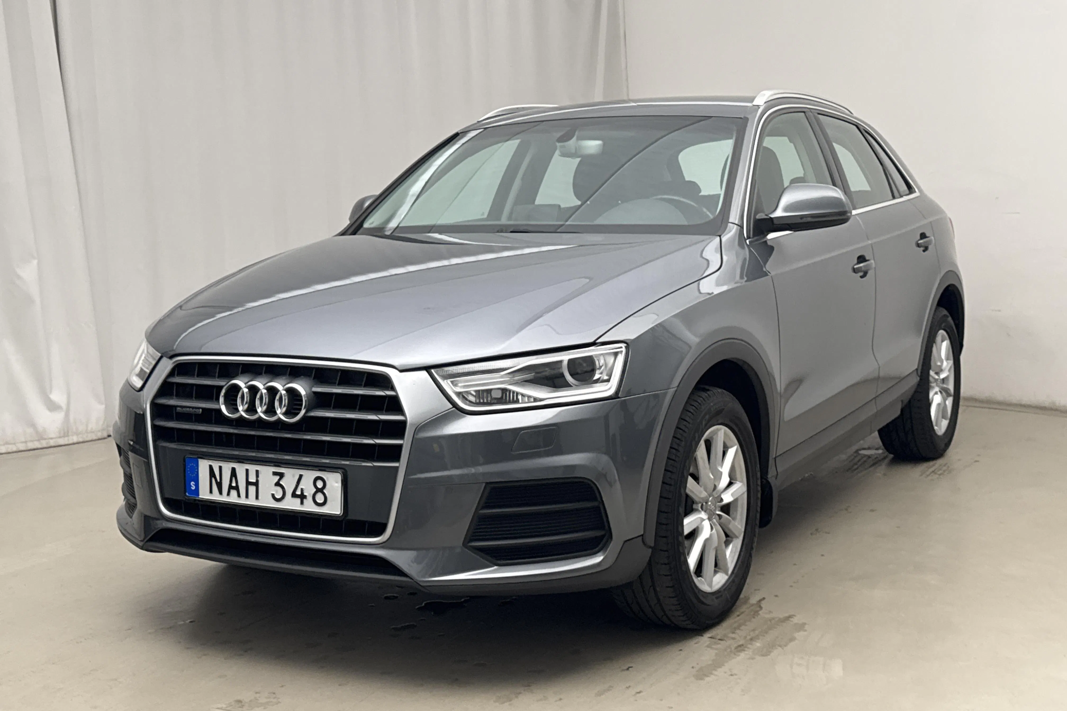 Presentationsfoto 1 av 14: Audi Q3 2.0 TDI quattro (150hk) - 7 052 mil - Automat - grå - 2016