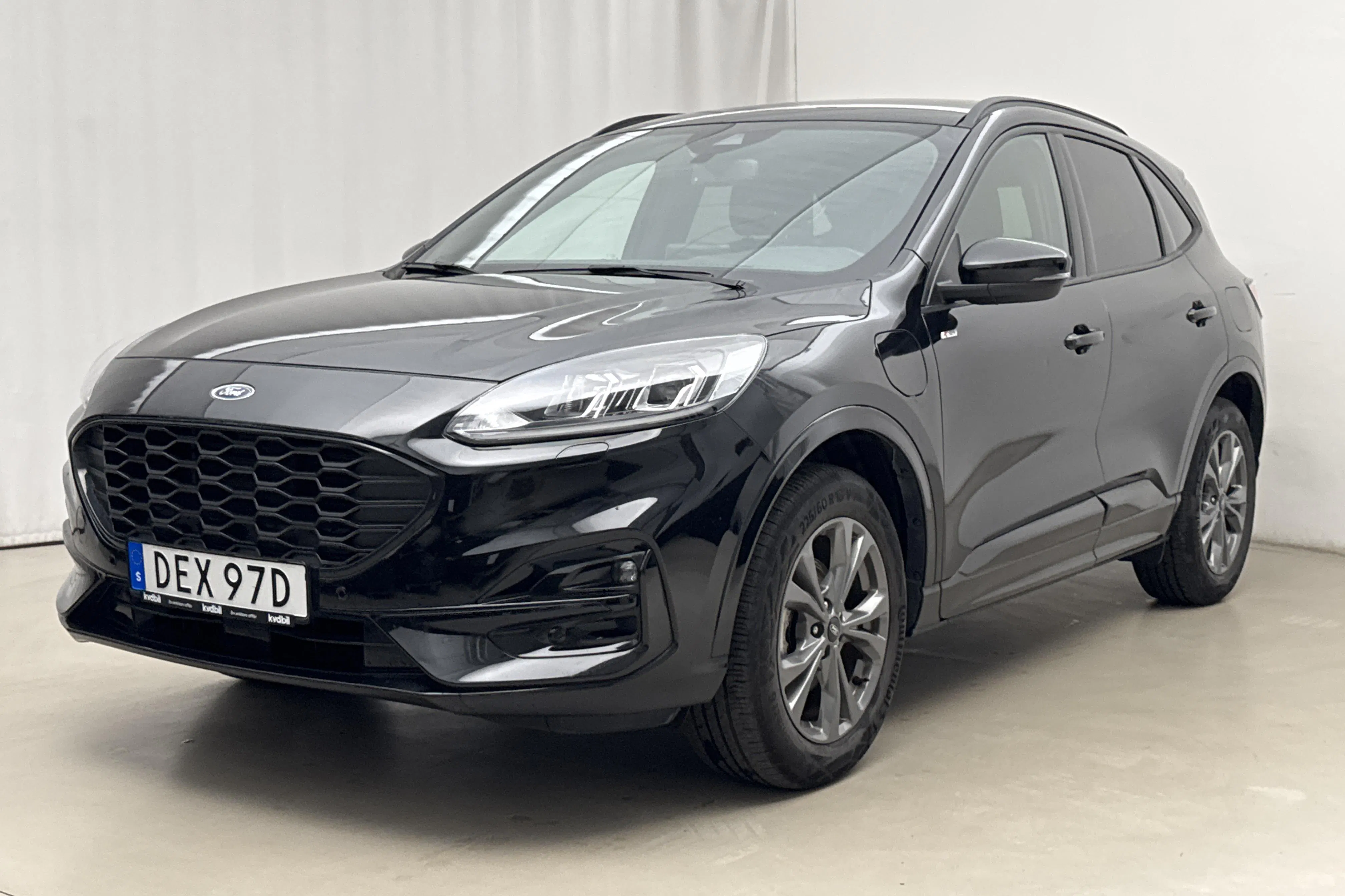 Presentation photo 1 of 19: Ford Kuga 2.5 PHEV (225hk) - 30 420 km - Automatic - black - 2024
