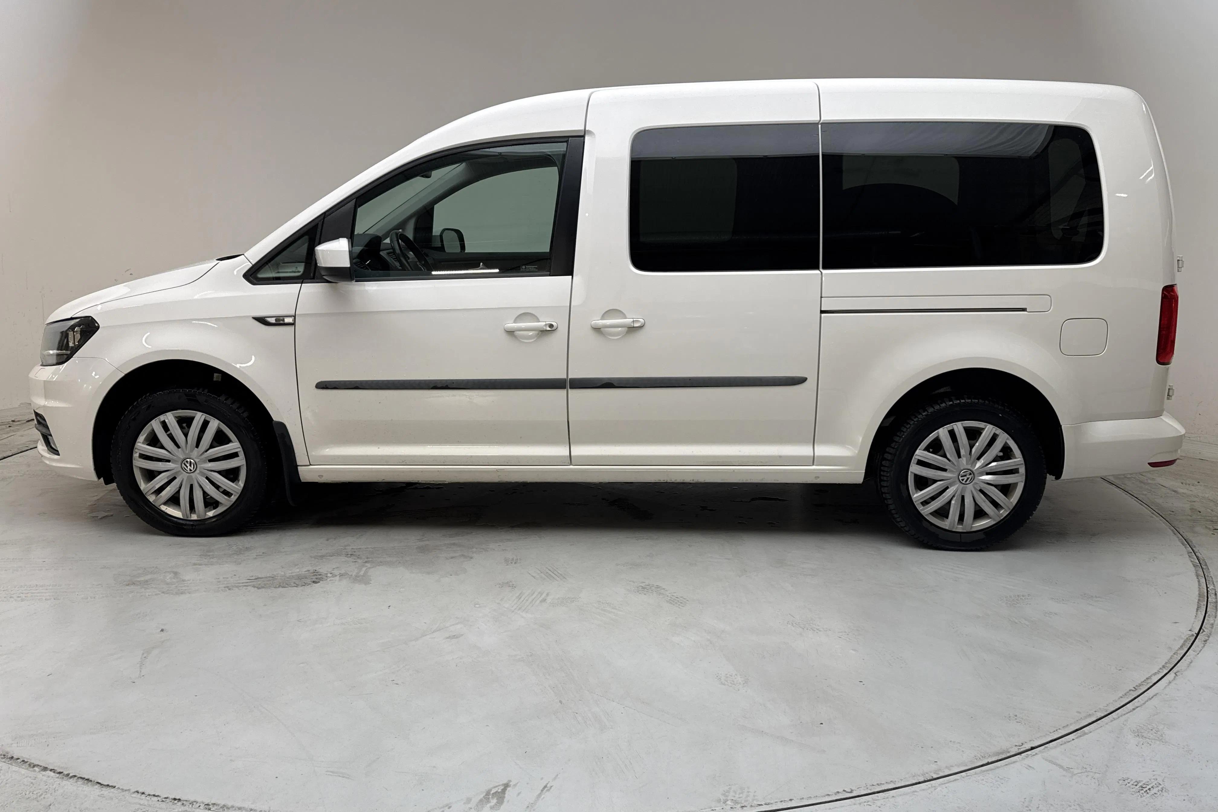 Presentation photo 2 of 12: VW Caddy Maxi Life 2.0 TDI (102hk) - 125 420 km - Manual - white - 2020