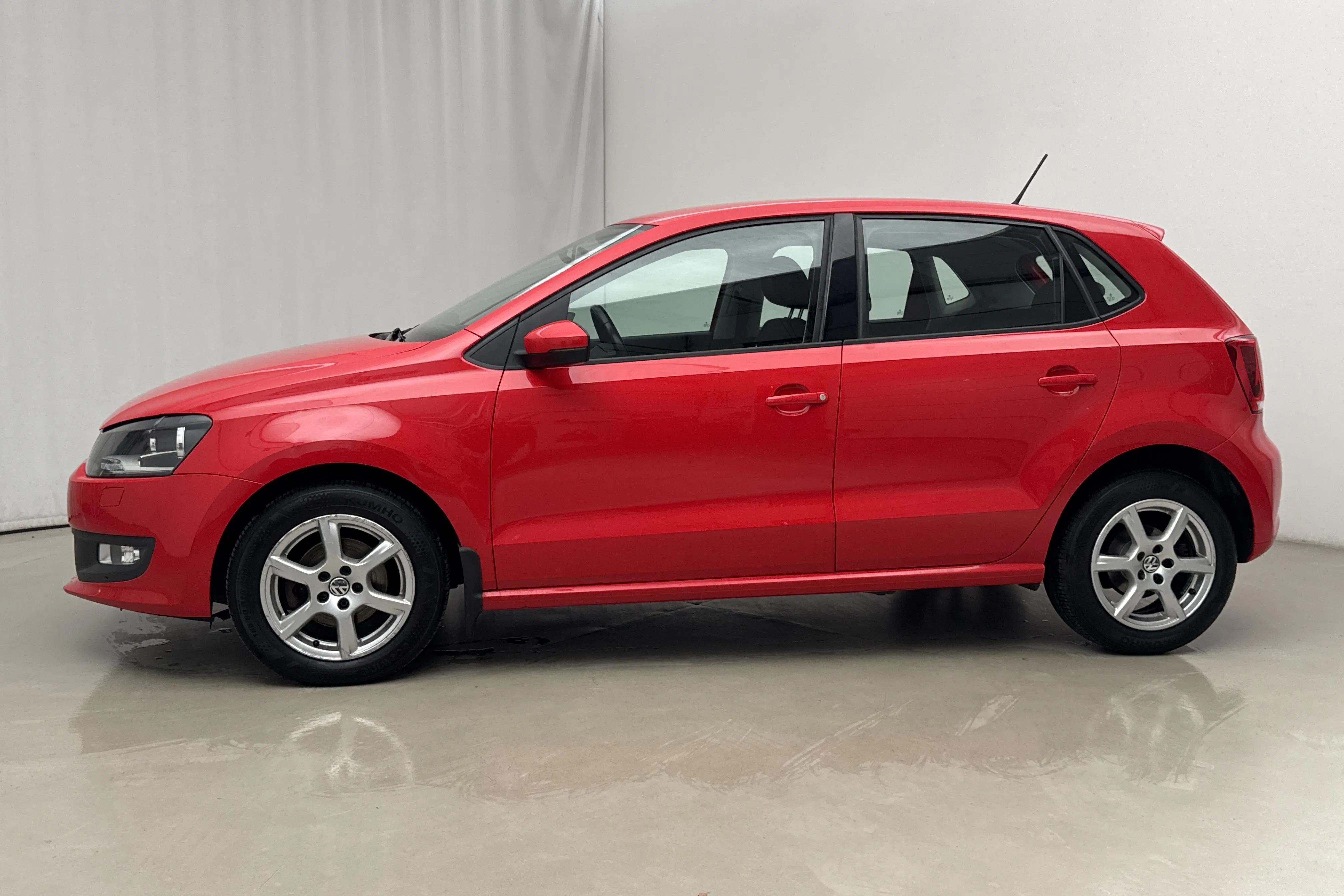 Presentationsfoto 2 av 15: VW Polo 1.2 TSI 5dr (90hk) - 10 383 mil - Manuell - röd - 2012