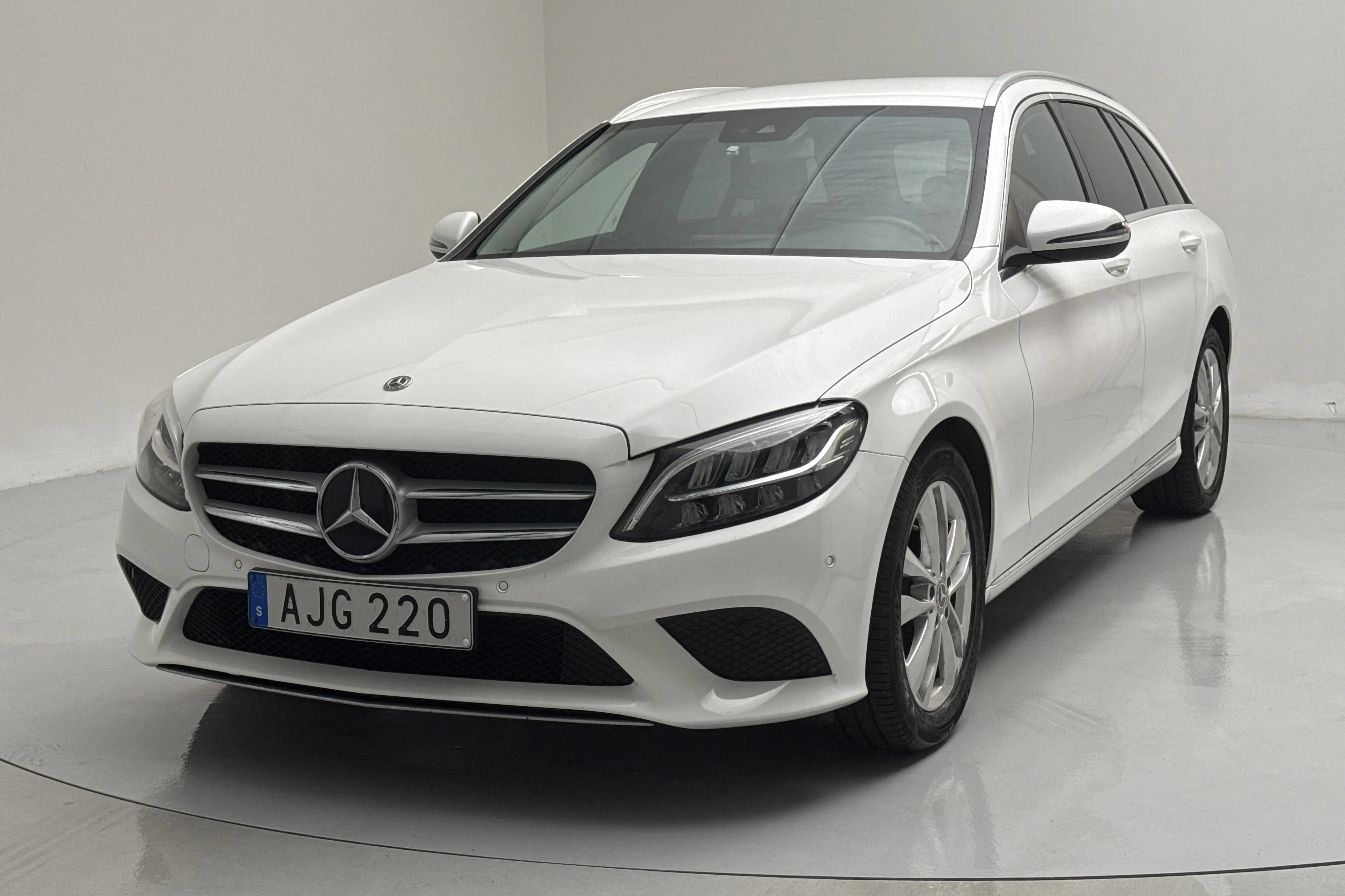 Presentationsfoto 1 av 15: Mercedes C 220 d Kombi S205 (194hk) - 9 060 mil - Automat - vit - 2019