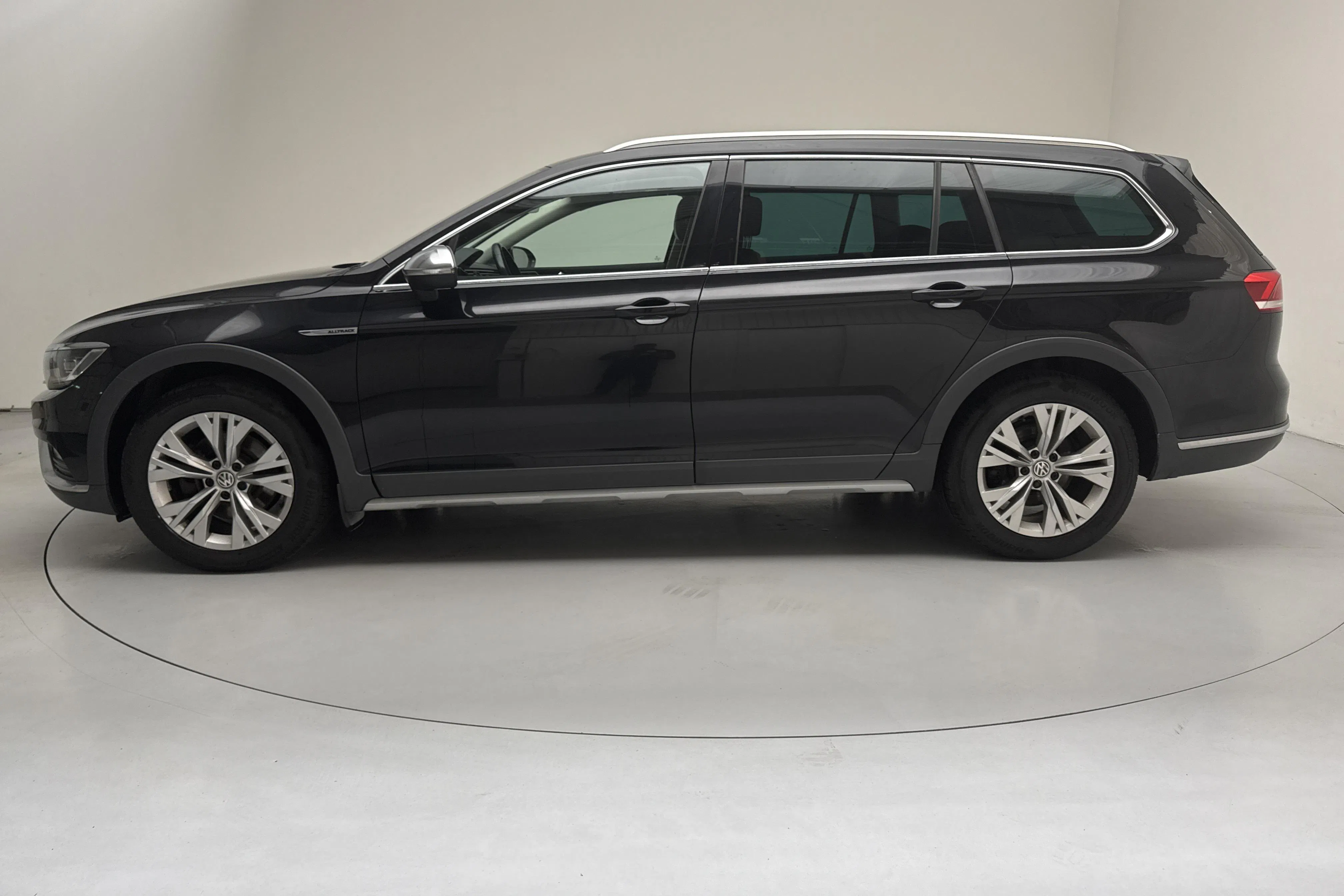 Presentationsfoto 2 av 15: VW Passat Alltrack 2.0 TDI 4MOTION (190hk) - 21 083 mil - Automat - svart - 2018