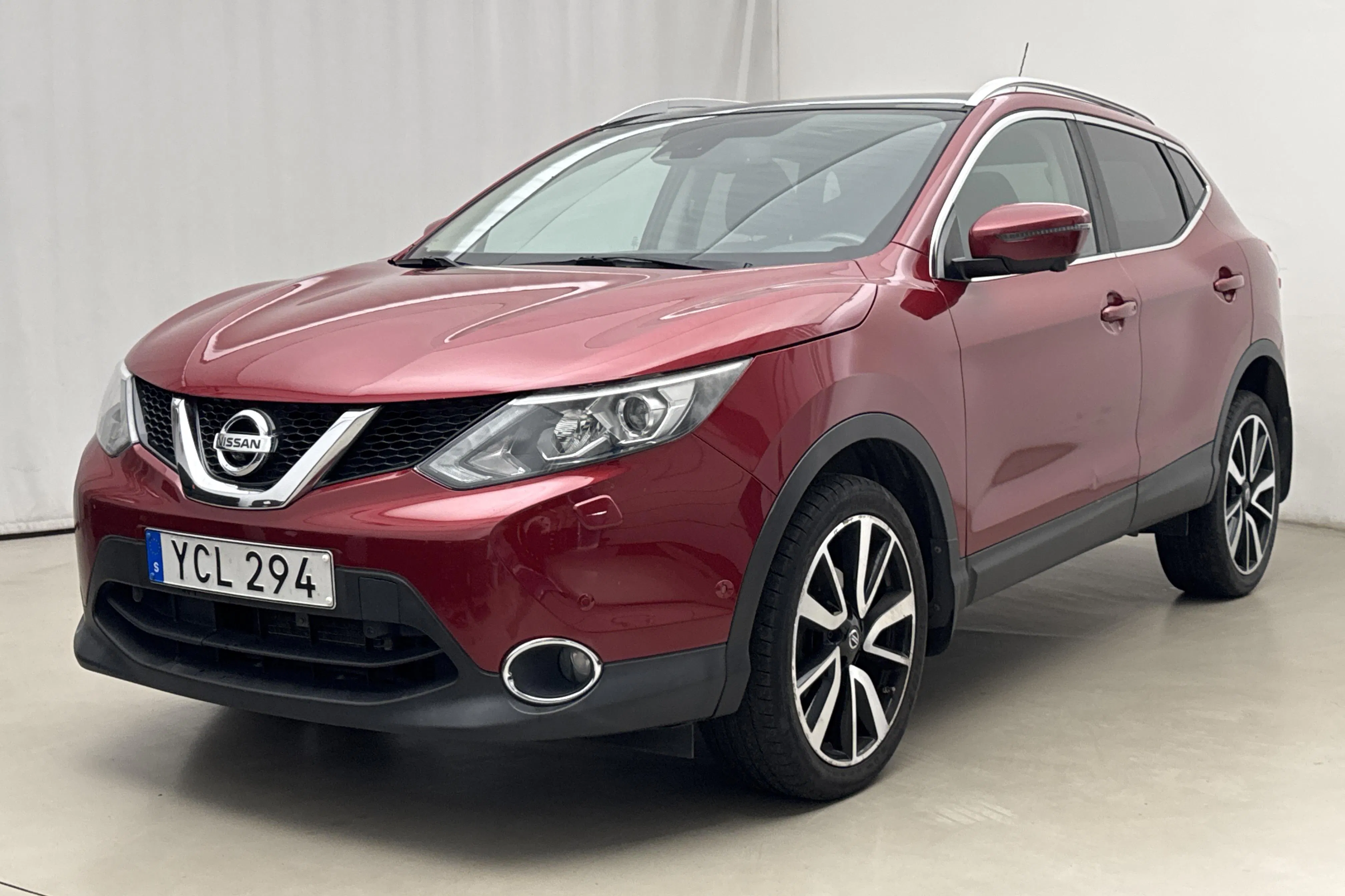 Presentationsfoto 1 av 19: Nissan Qashqai 1.2 (115hk) - 7 368 mil - Automat - röd - 2016